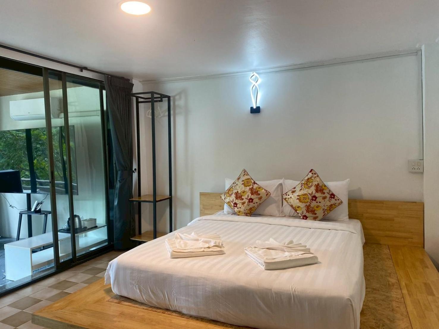 Deluxe Suite - Photo 11