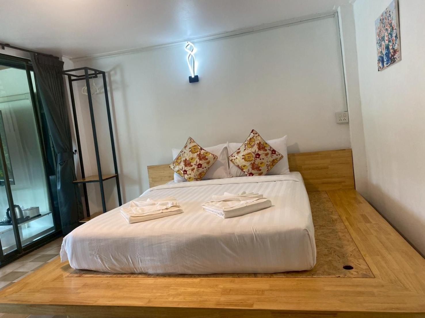 Deluxe Suite - Photo 12