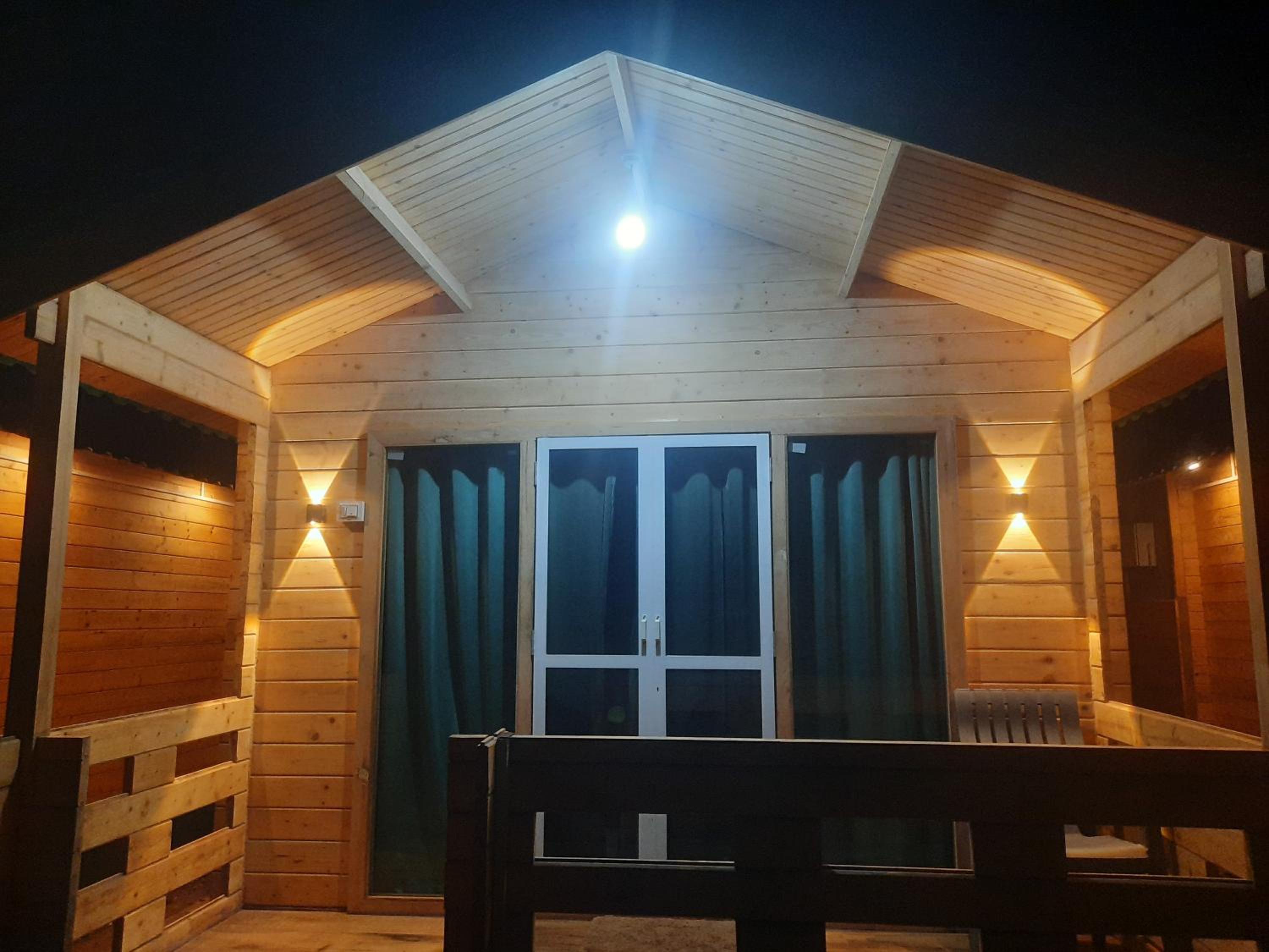 Deluxe Double Room (2 Adults + 1 Child) photo 2