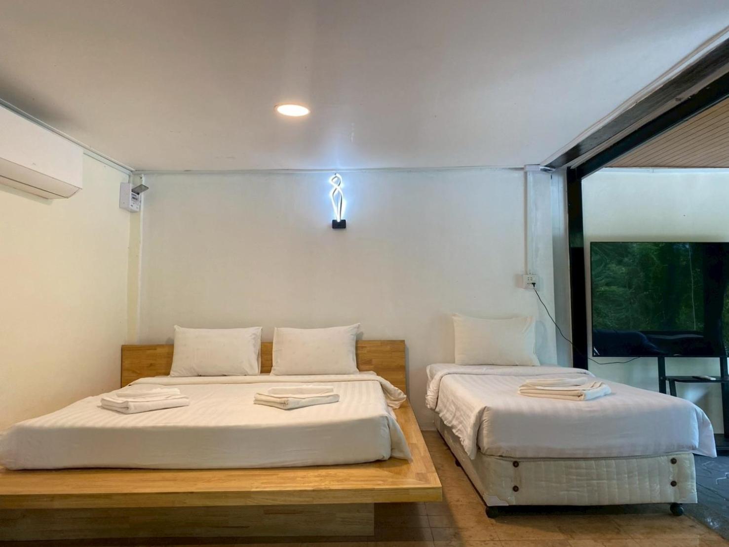 Deluxe Double Room - Photo 10