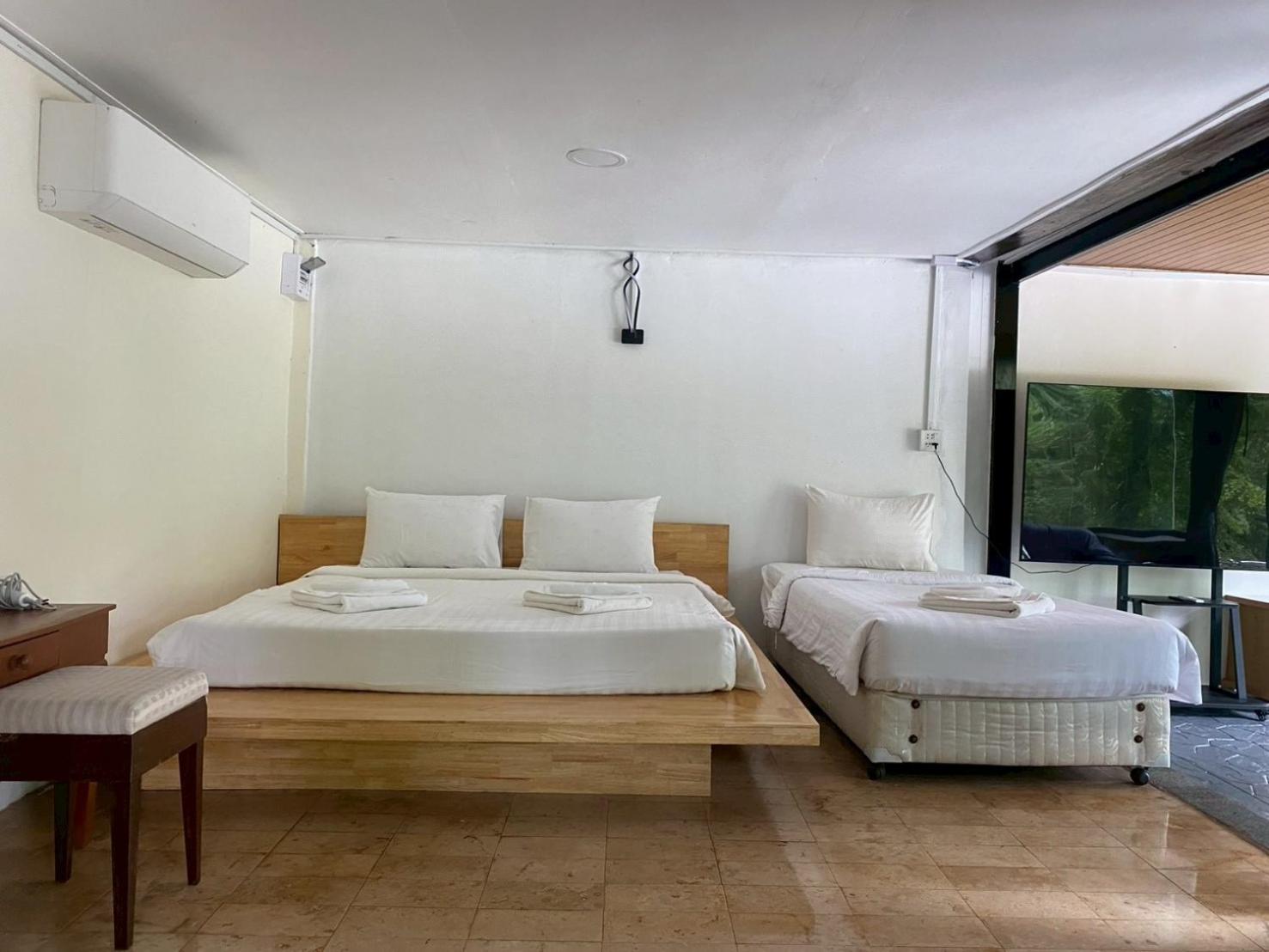 Deluxe Double Room - Photo 11
