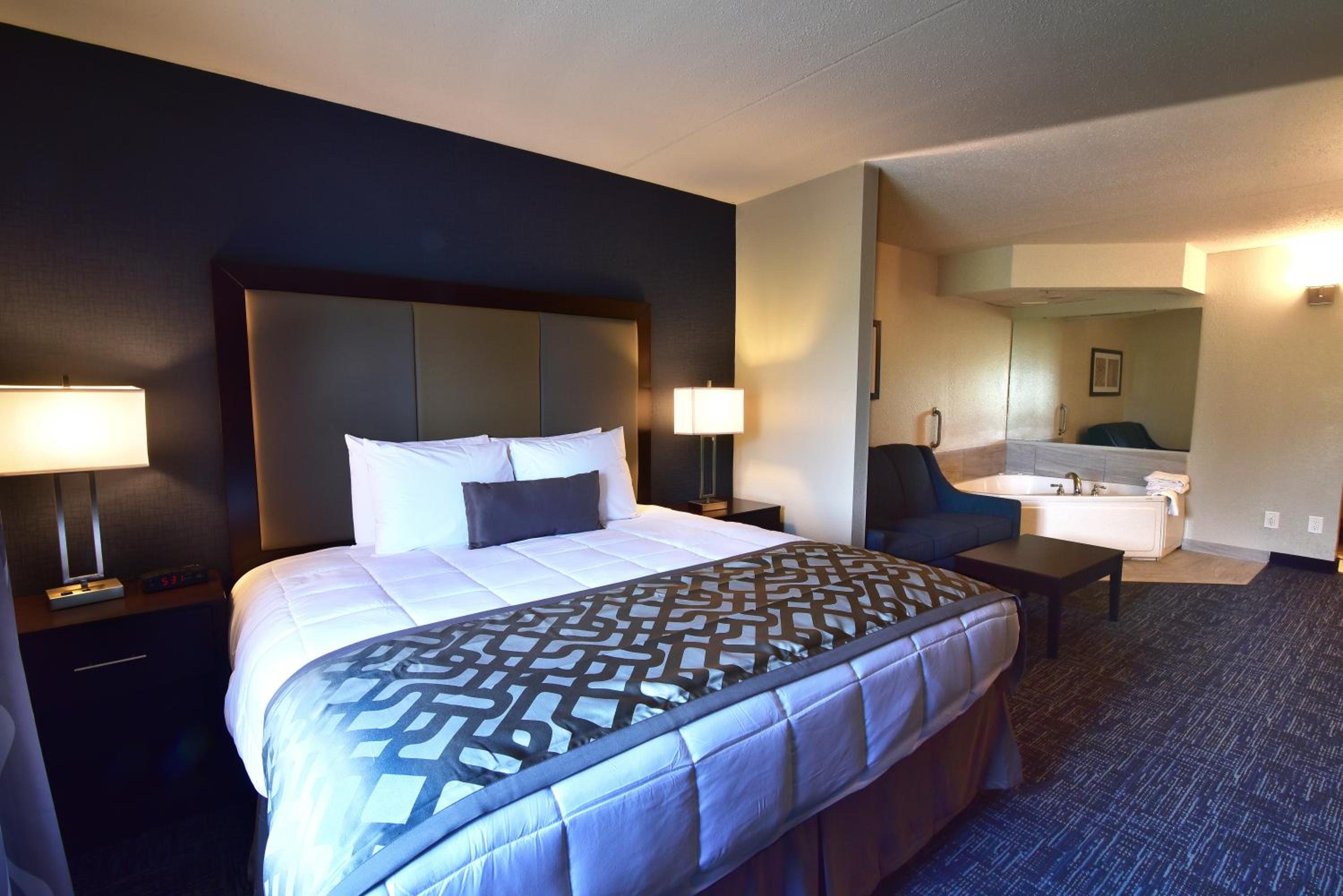 King Suite with Spa Bath - Photo 5