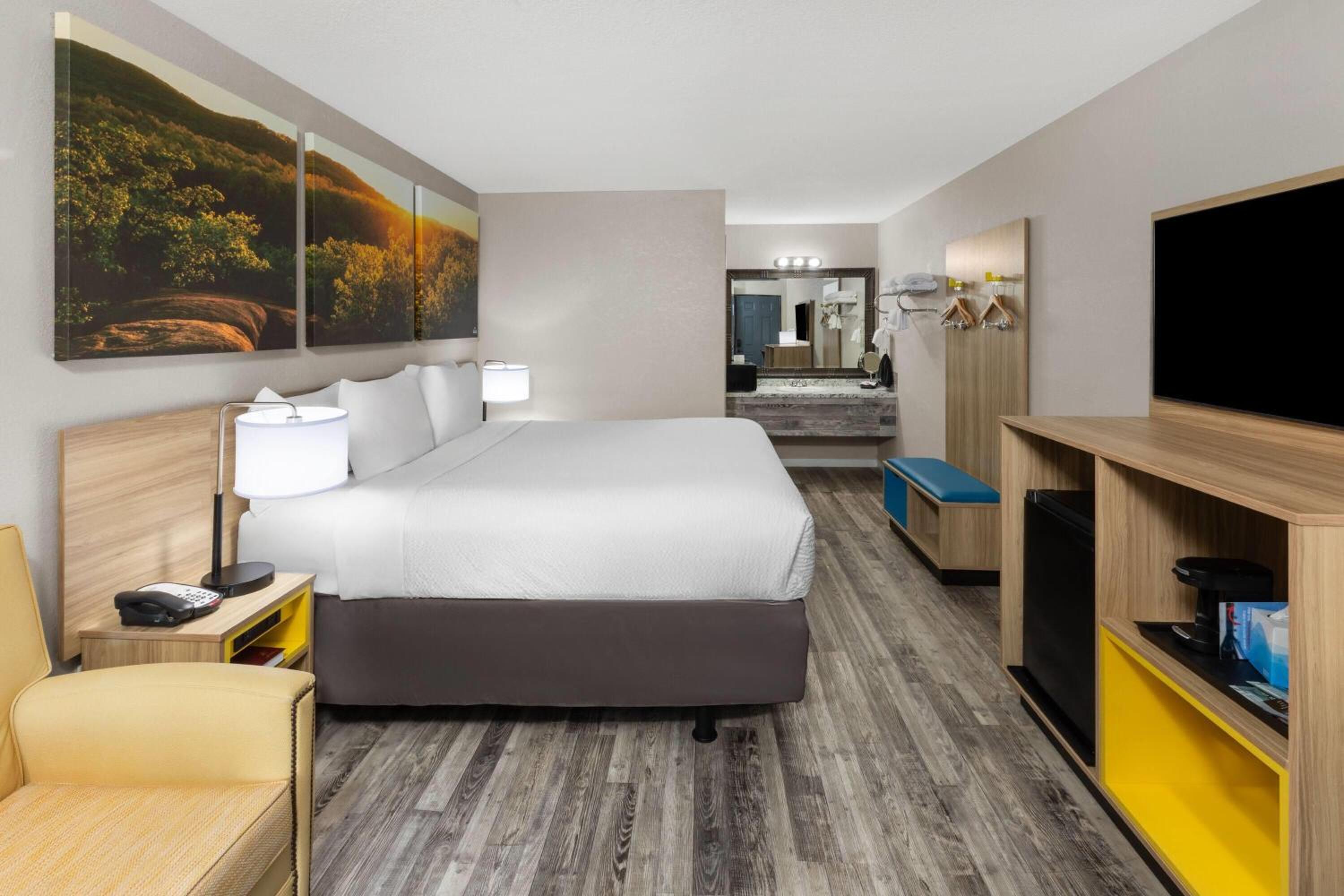 King Room - Pet Friendly/Non-Smoking - Photo 1