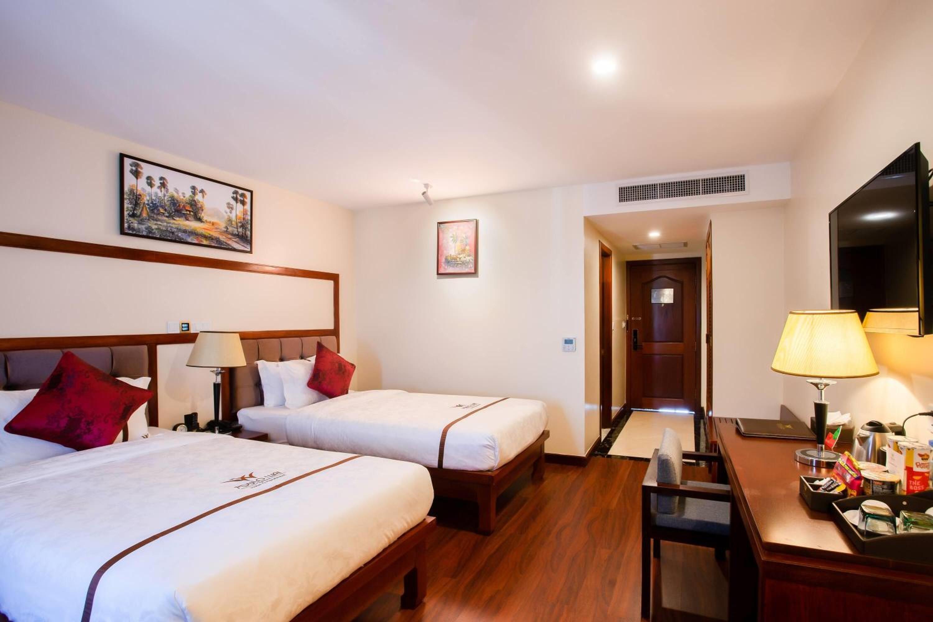 Landmark Twin Room - Photo 1