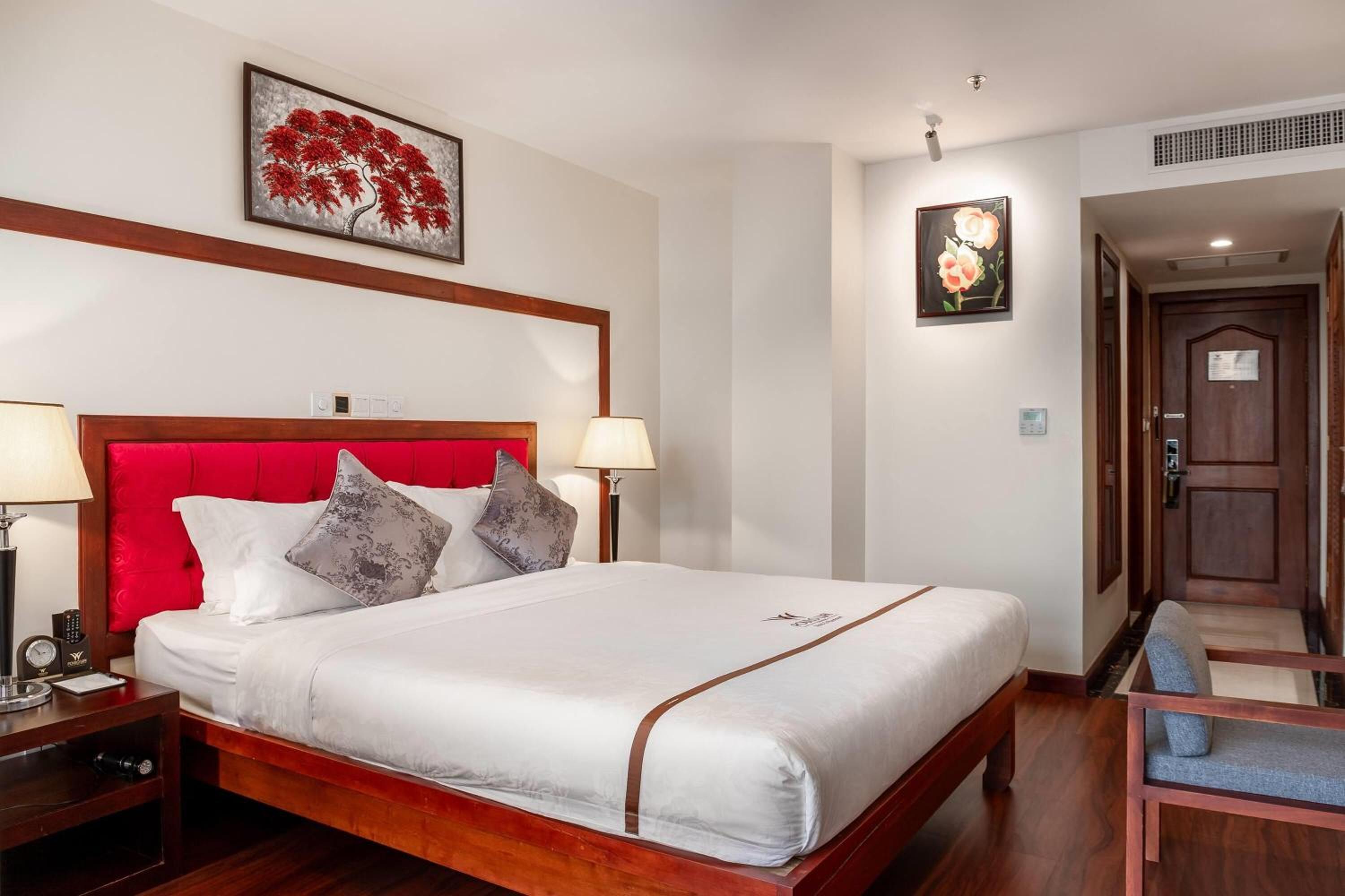 Landmark King Room - Photo 1
