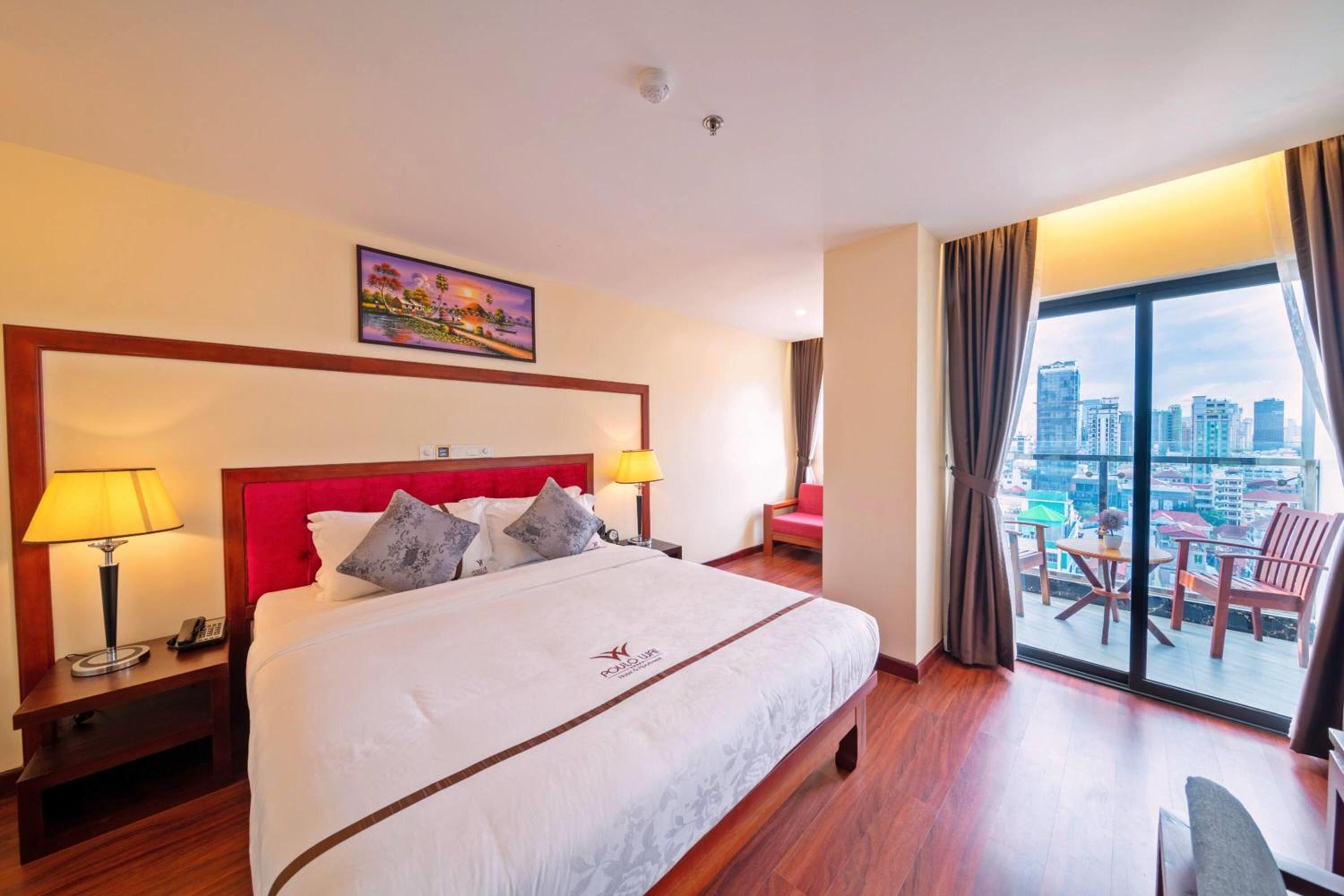 Landmark King Room with Balcony - Photo 1