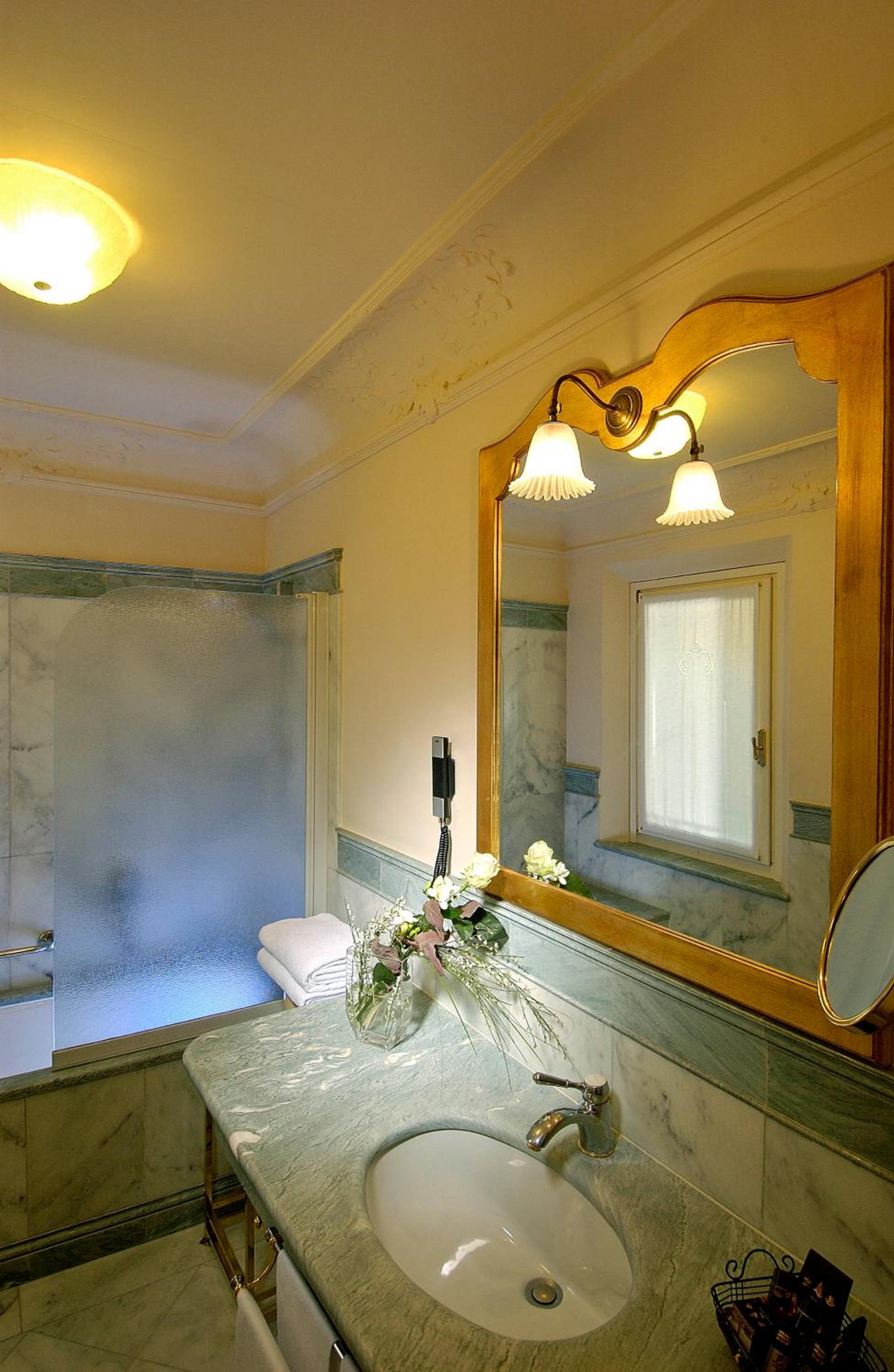 Comfort Room - Photo 13