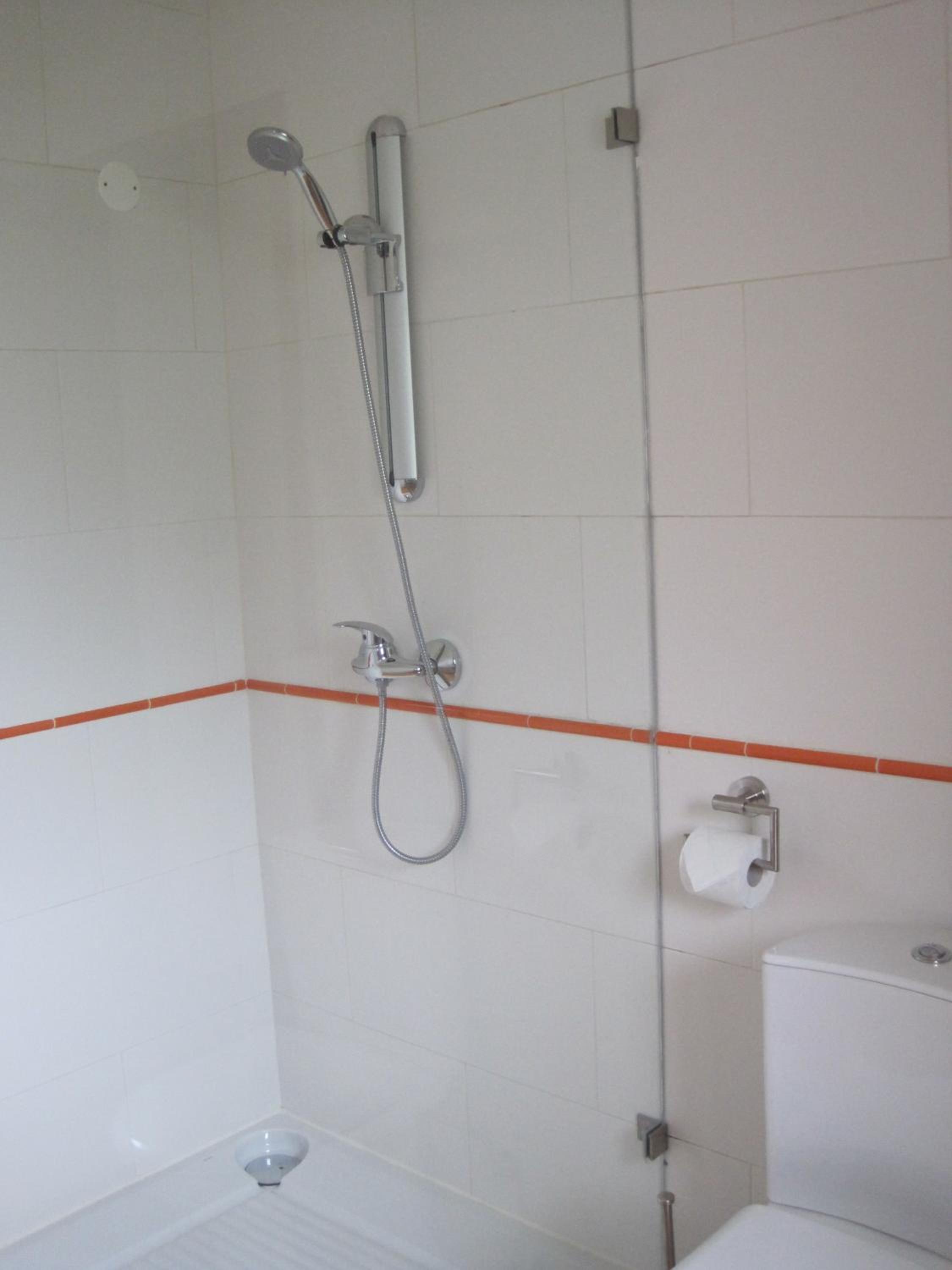 Family Room with Private Bathroom - Photo 6