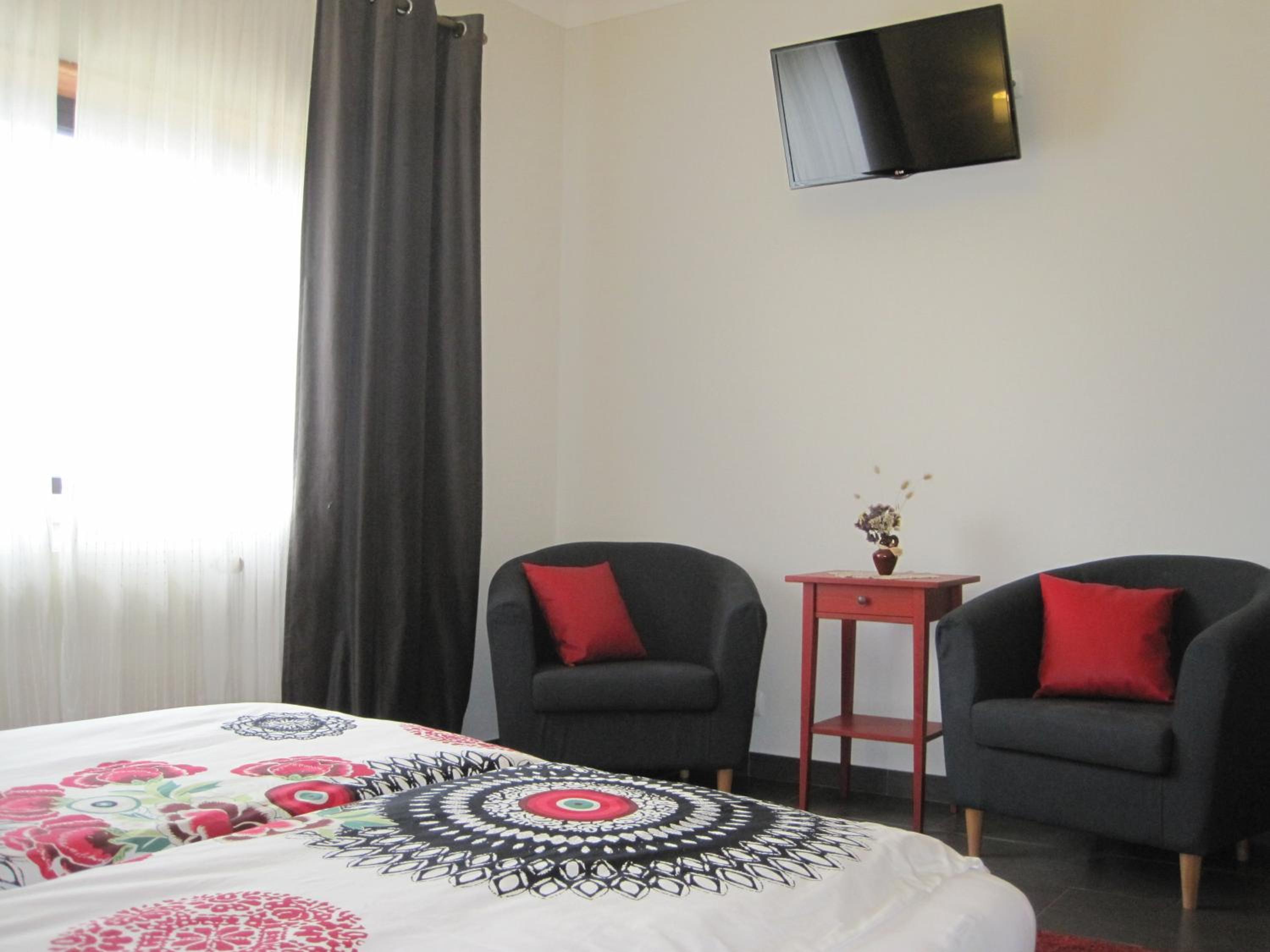 Double Room with Private Bathroom - Photo 4