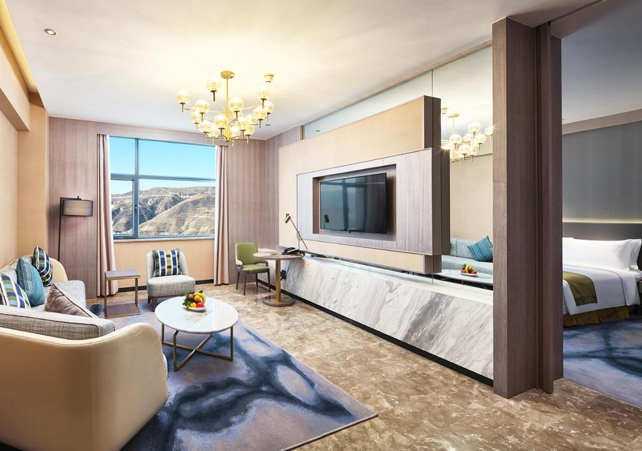 One-Bedroom Suite - Photo 2