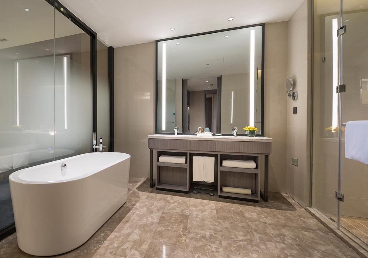 One-Bedroom Suite - Photo 3