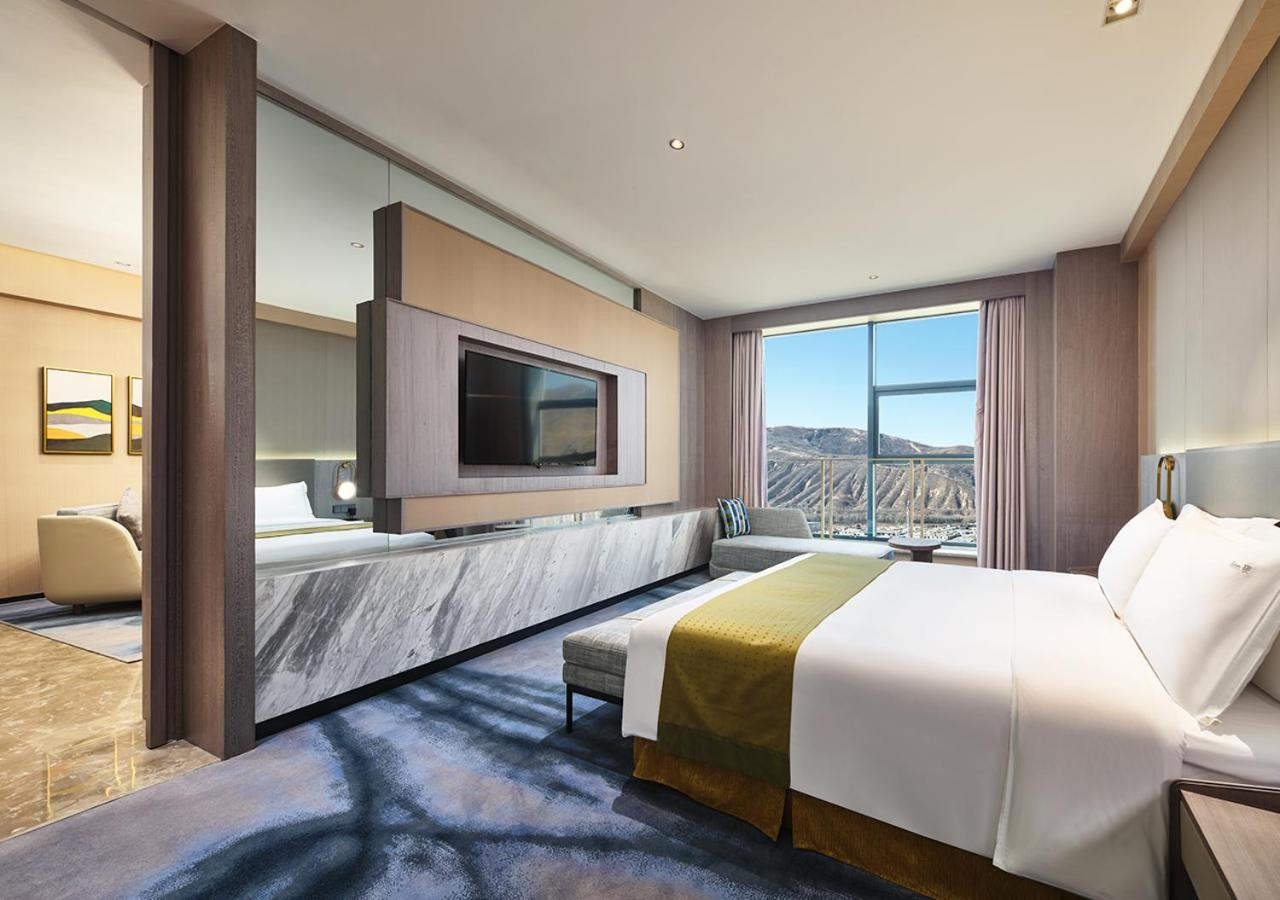 One-Bedroom Suite - Photo 4
