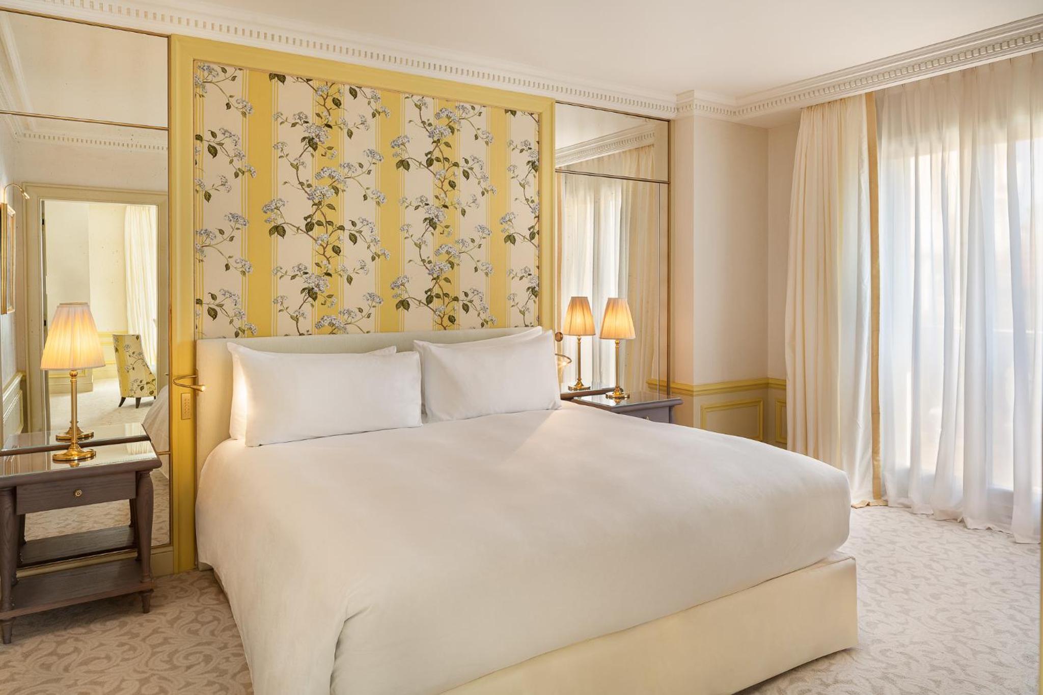 Deluxe Premium Suite