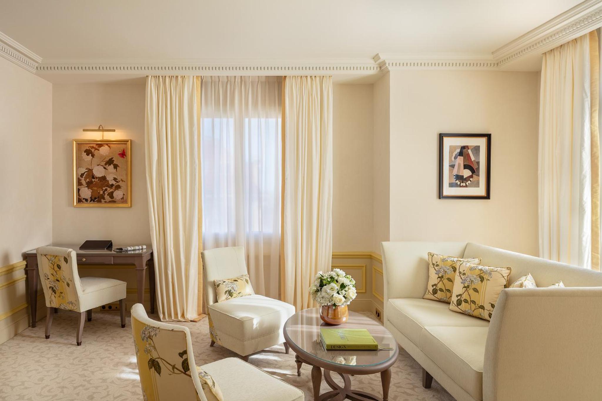 Deluxe Premium Suite