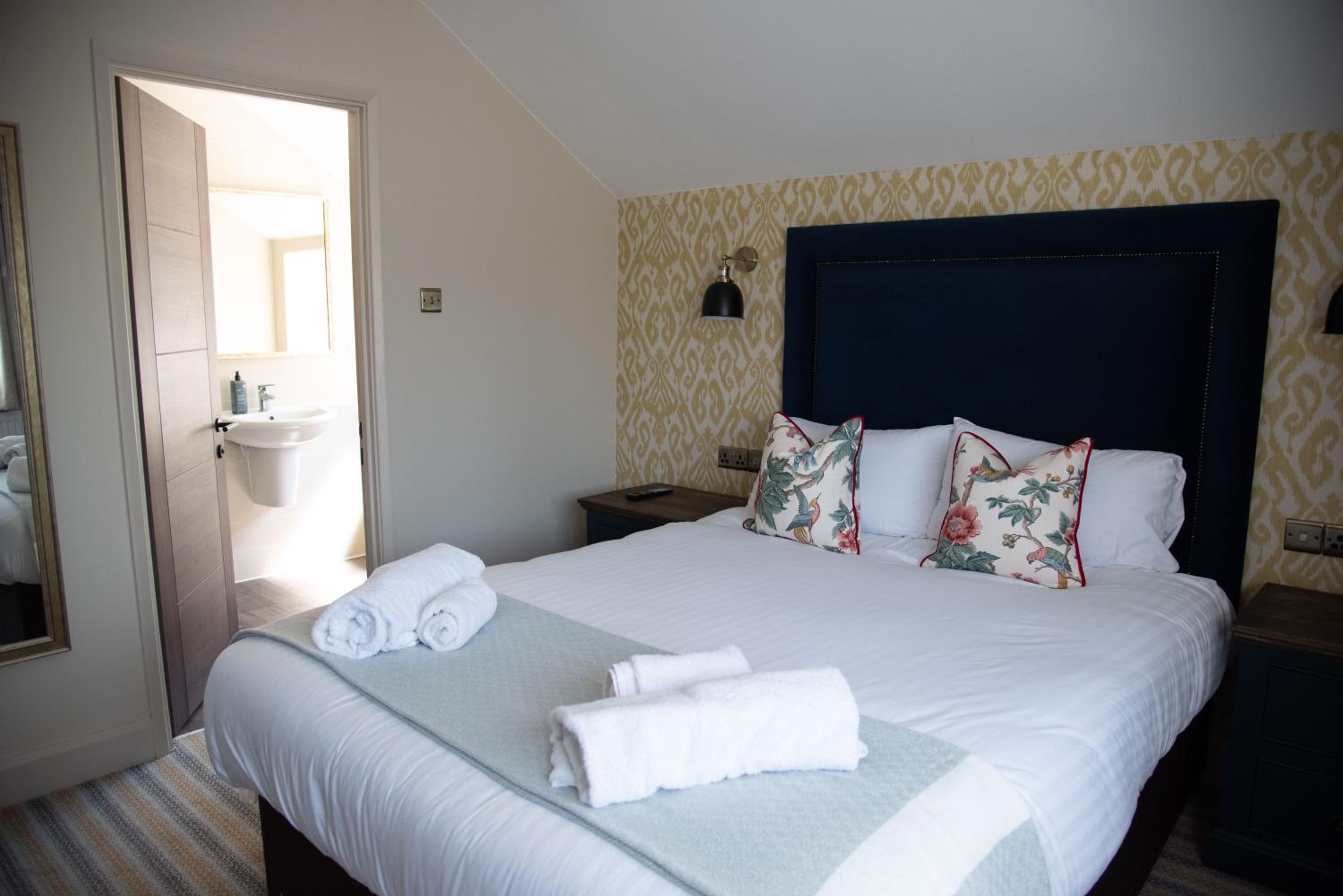 Cozy Double Room - Non-Smoking