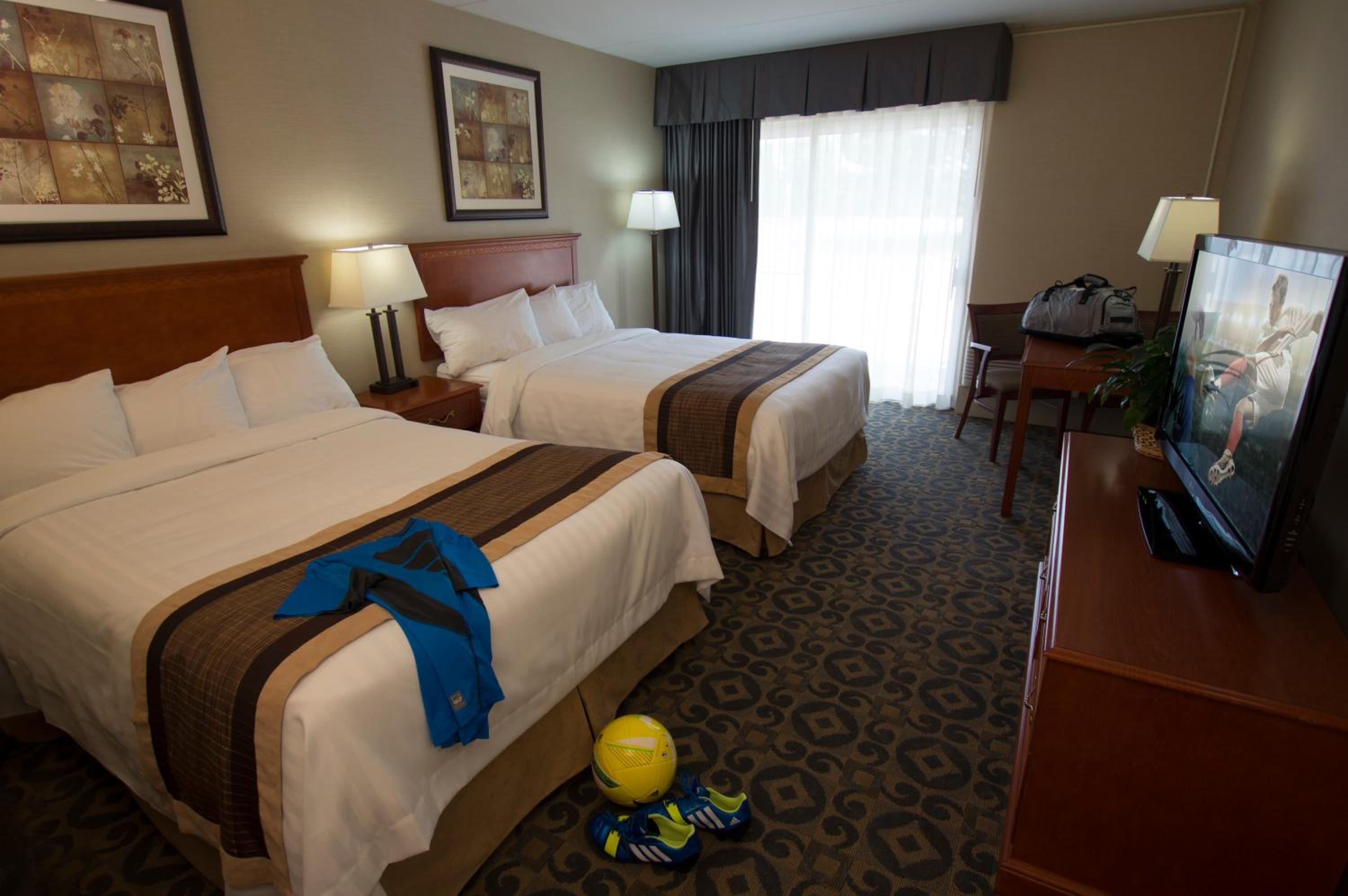Room with Two Double Beds - Photo 5