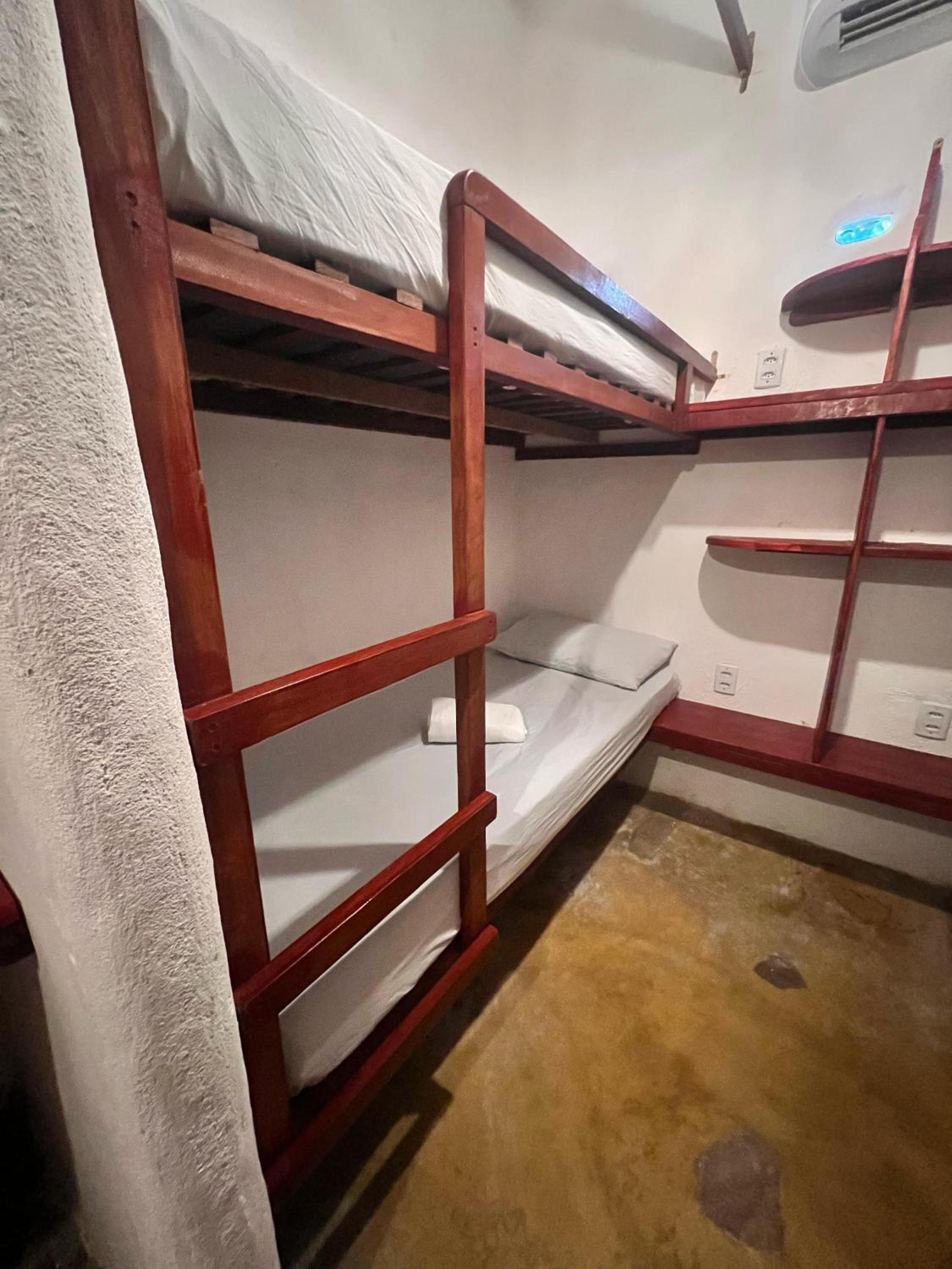Bed in 6-Bed Mixed Dormitory Room photo 1