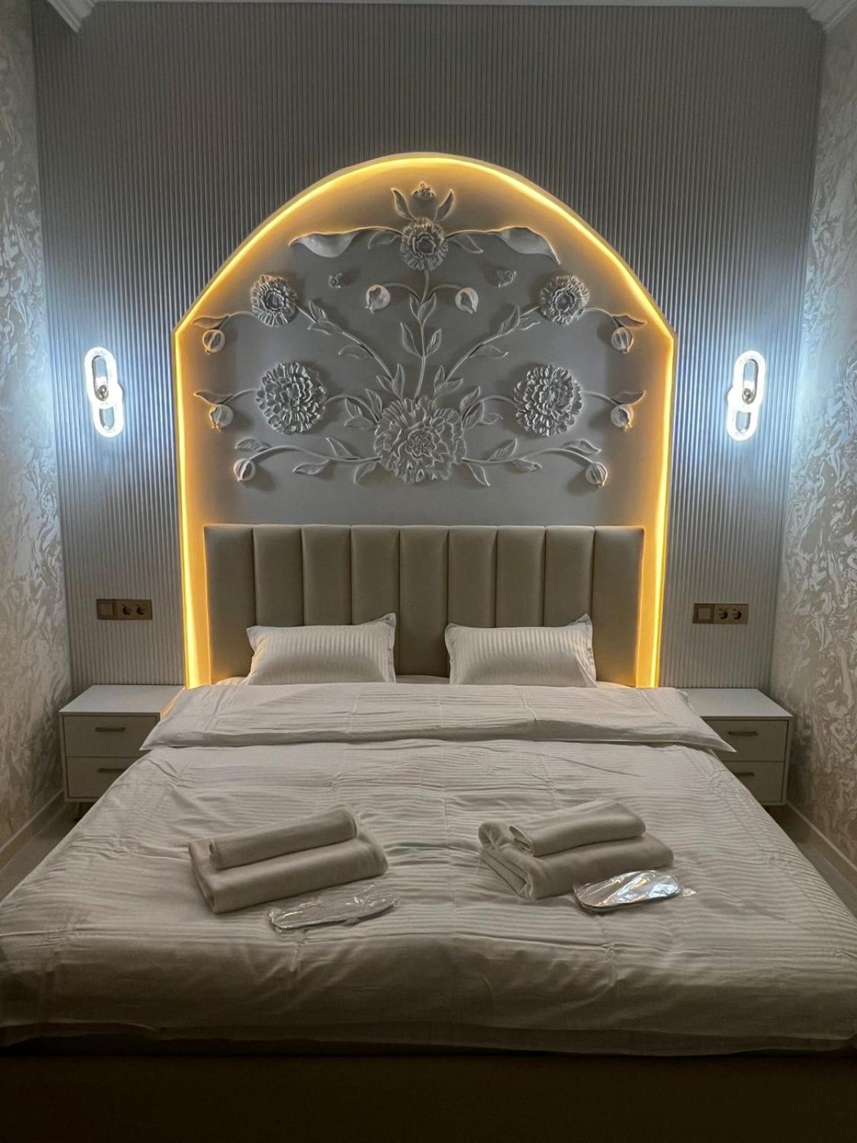 Deluxe King Suite photo 1
