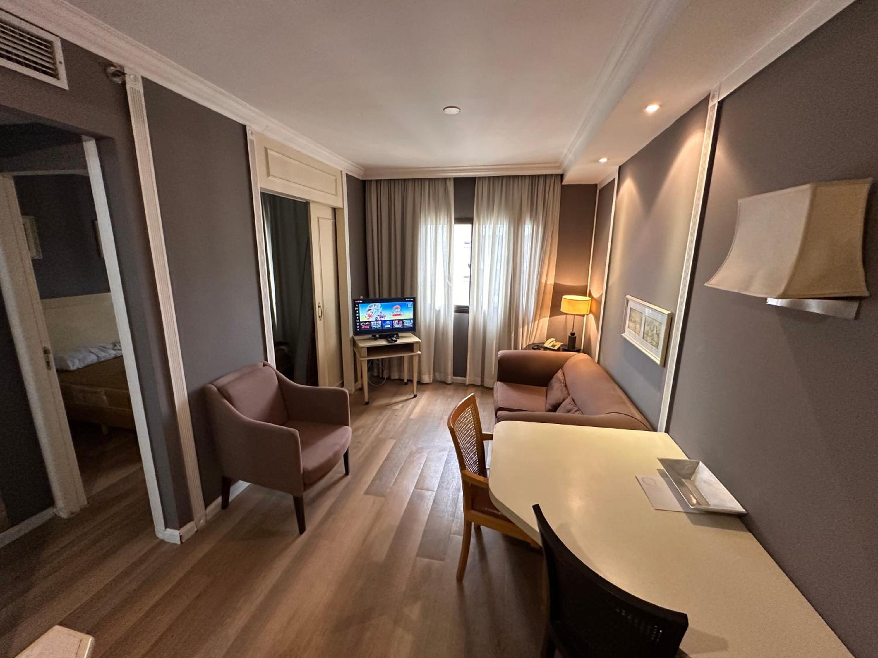 Deluxe Suite