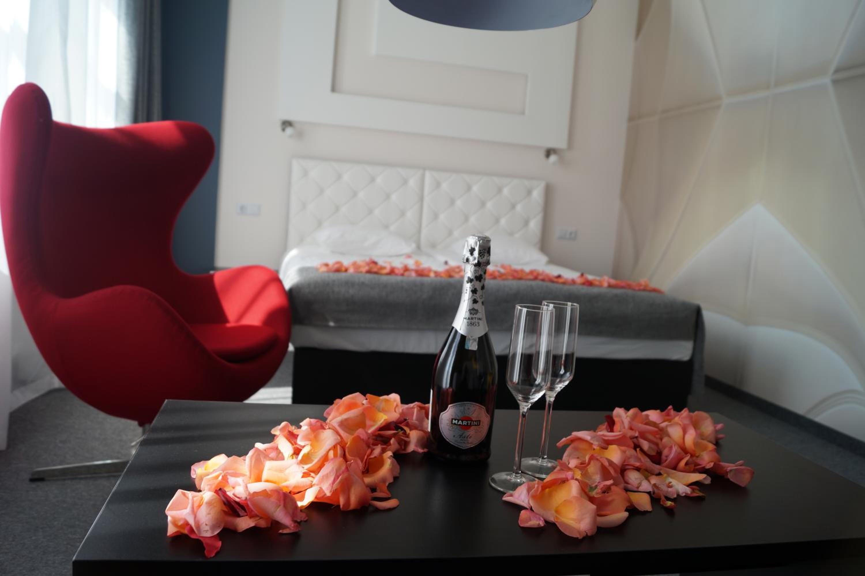 Business Double or Twin Room with Balcony and Sofa Bed - Photo 8