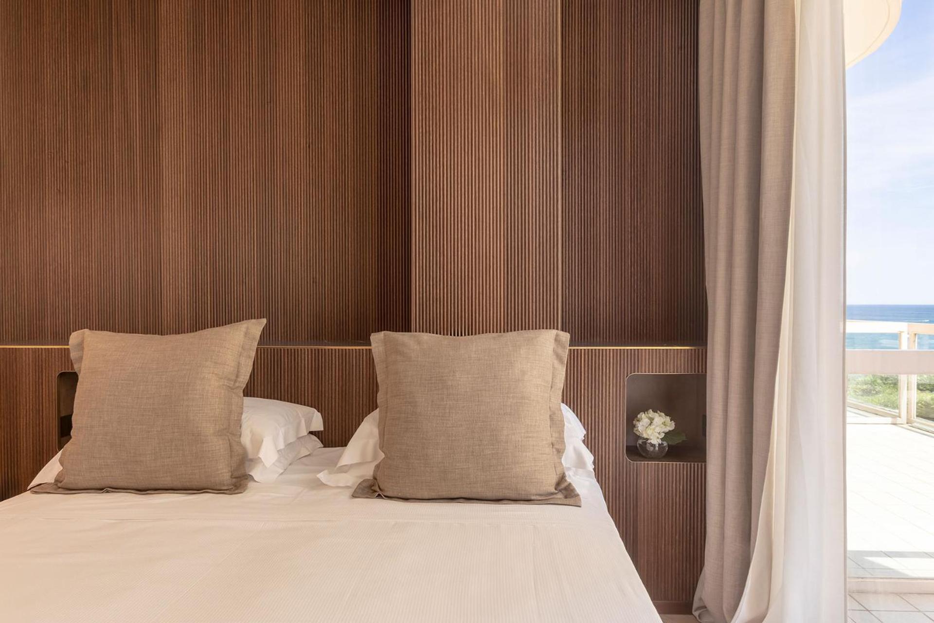 Double or Twin Room with Partial Sea View