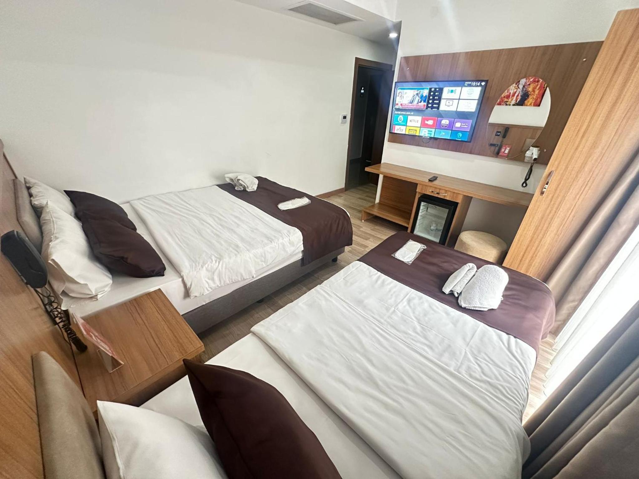 Deluxe Triple Room photo 2