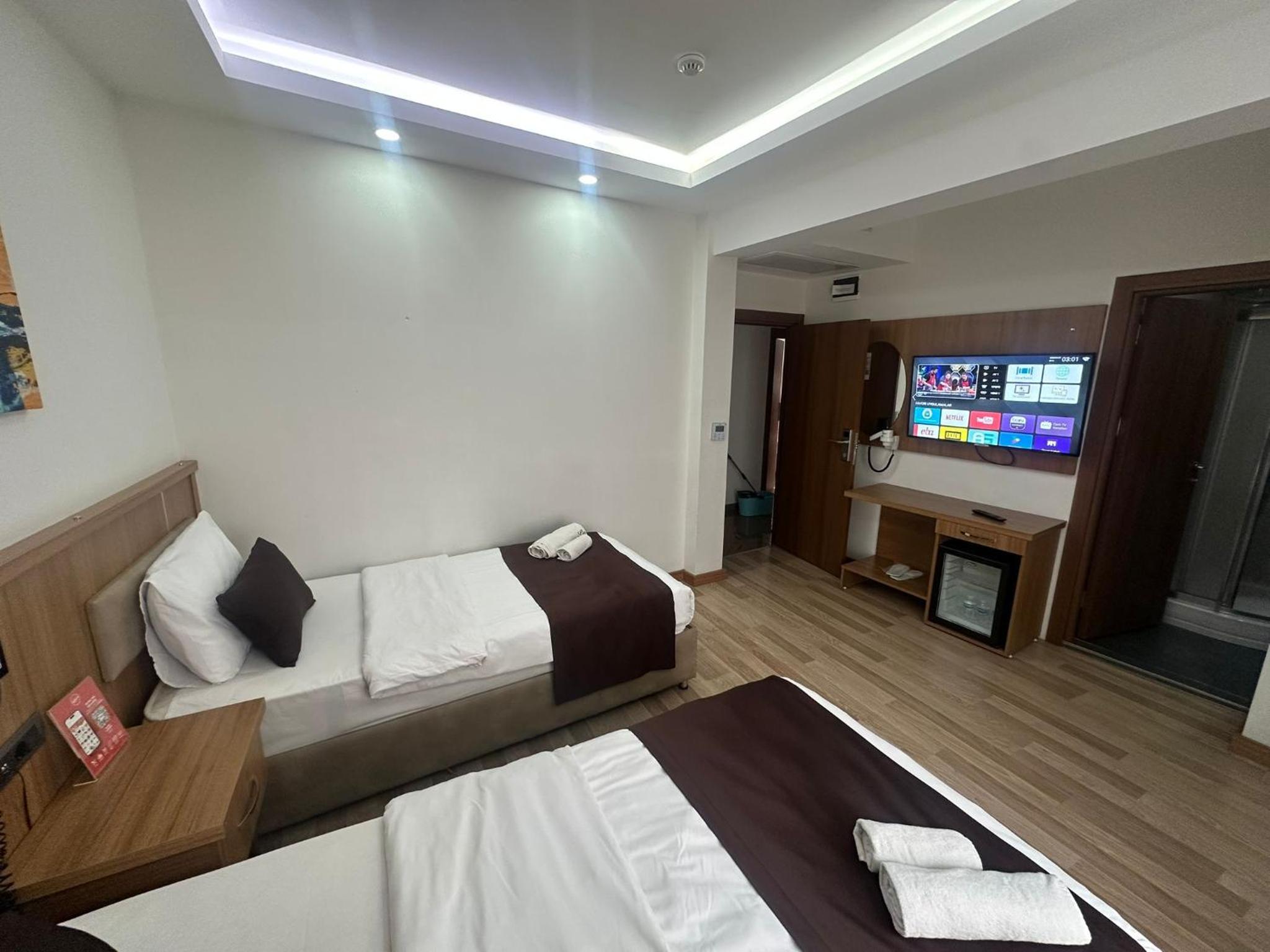 Deluxe King Room photo 1