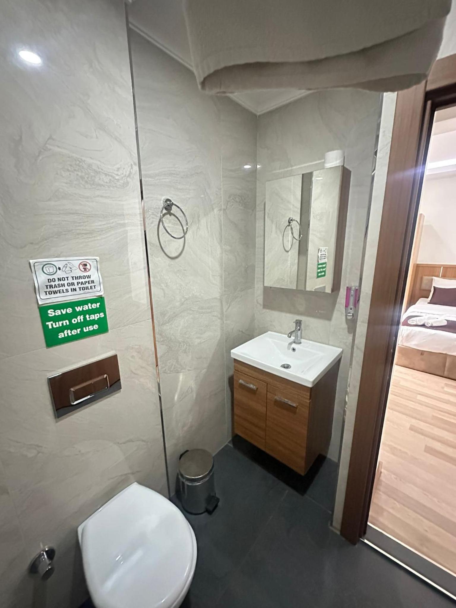 Deluxe King Room photo 3