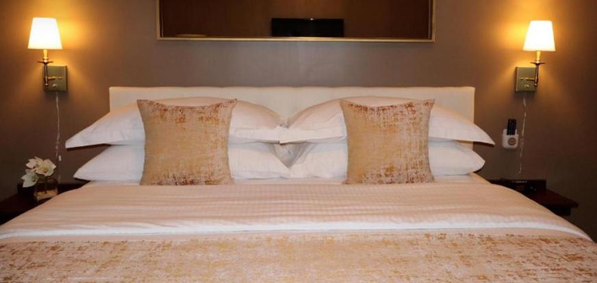 Queen Room - Disability Access photo 1