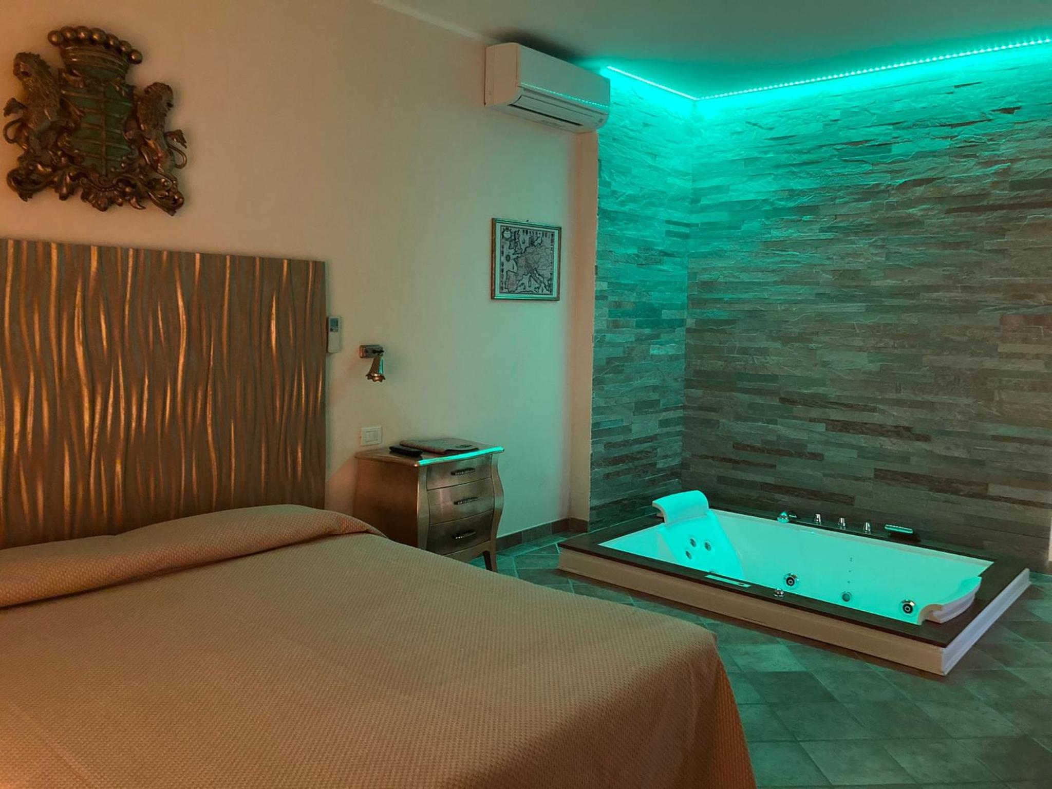 Queen Suite with Spa Bath