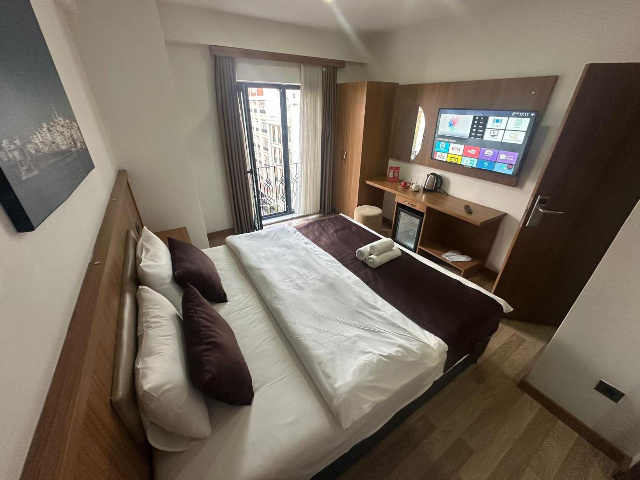Deluxe Double Room with Two Double Beds photo 2