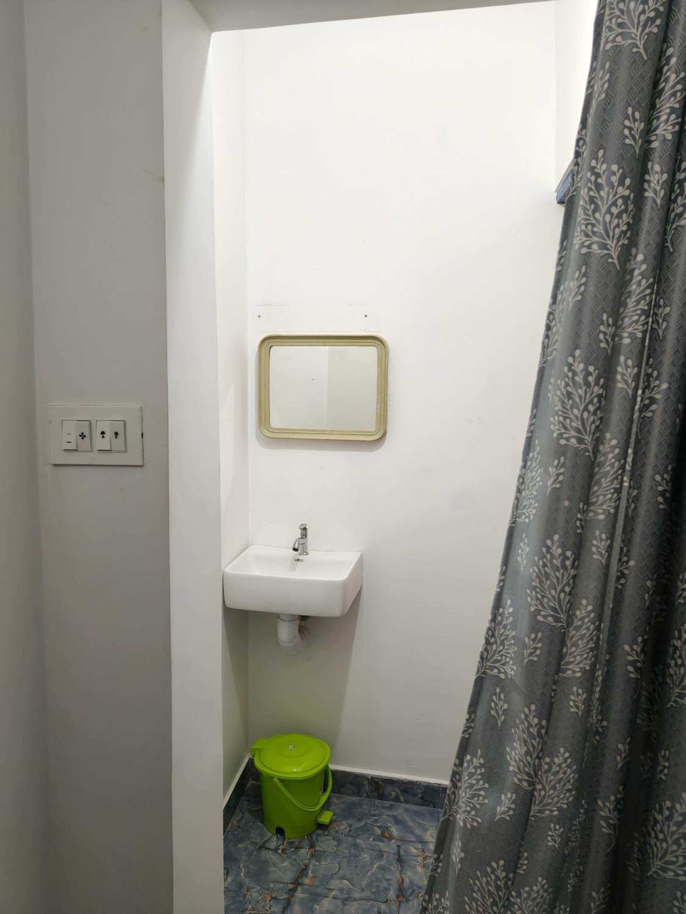 Budget Double Room photo 2