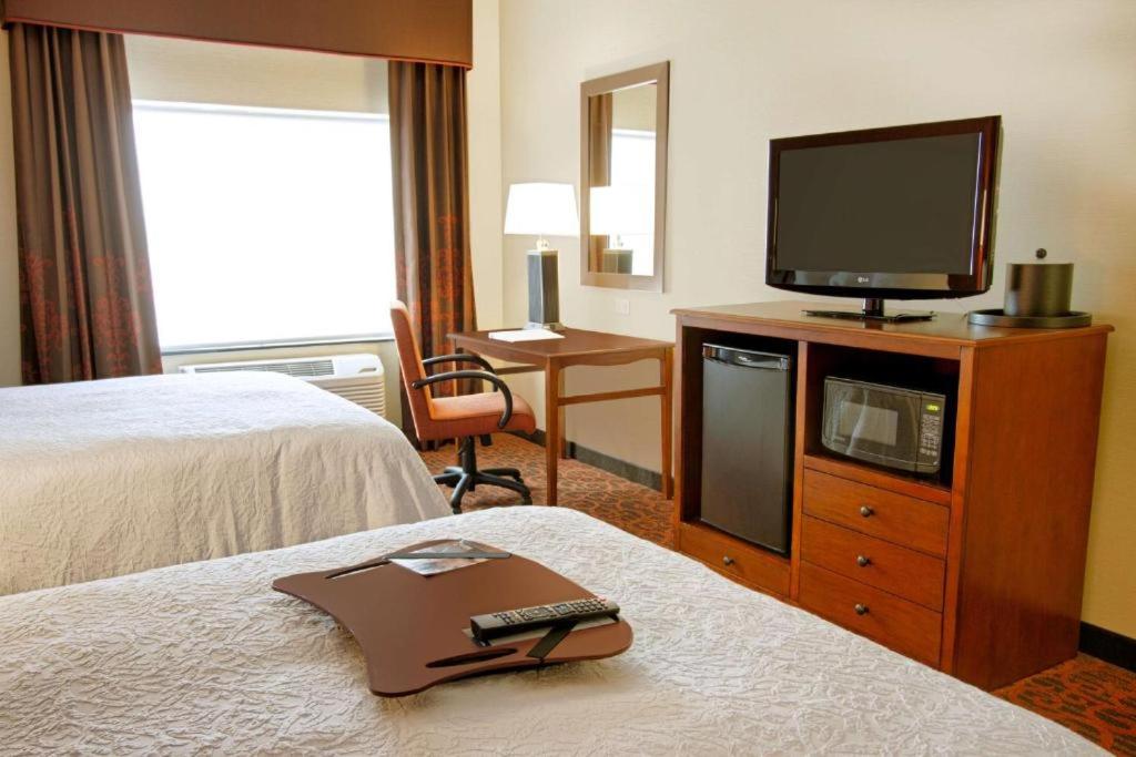 Queen Room with Two Queen Beds and Sofa Bed - Photo 2