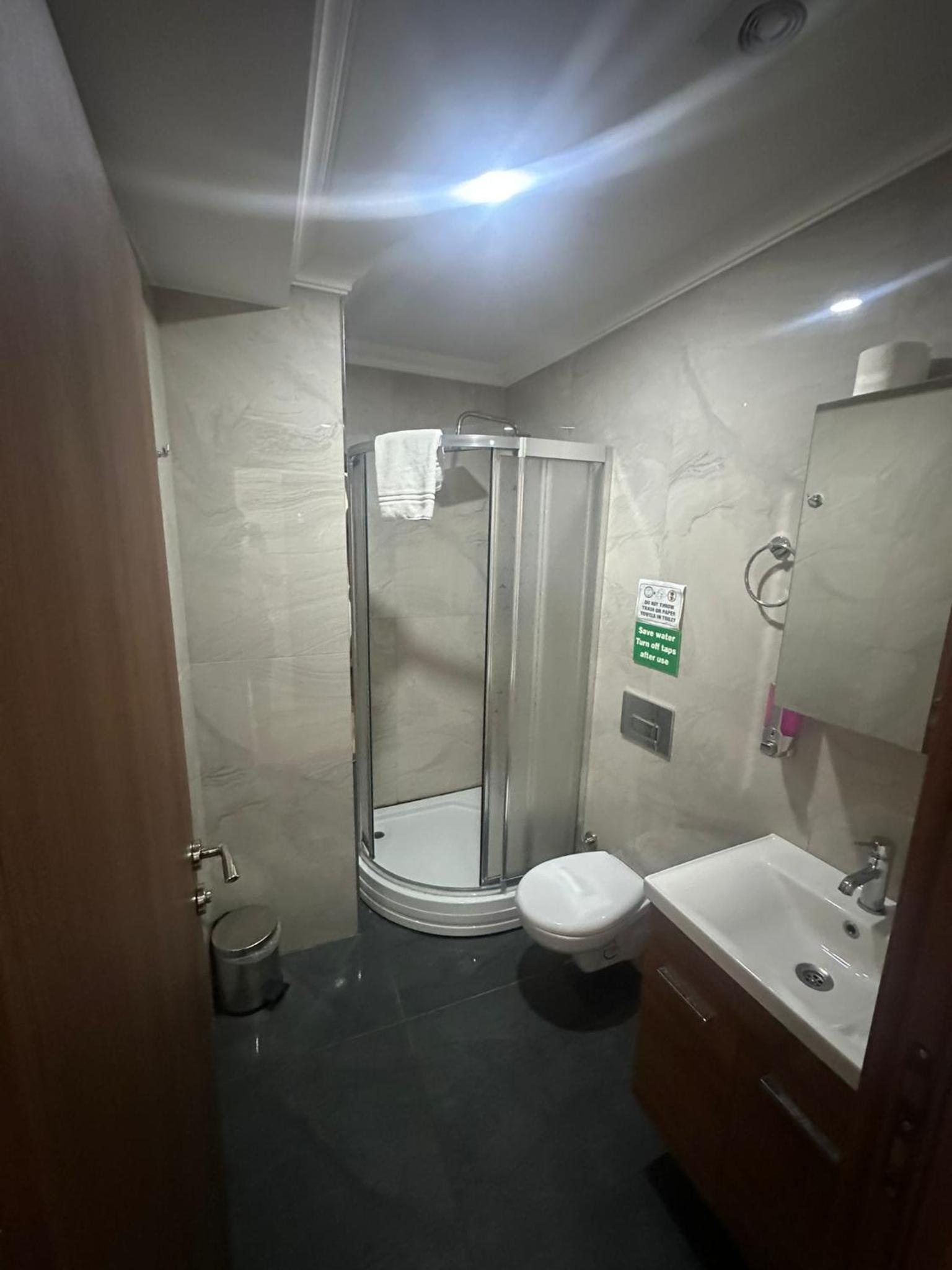Large Twin Room photo 2