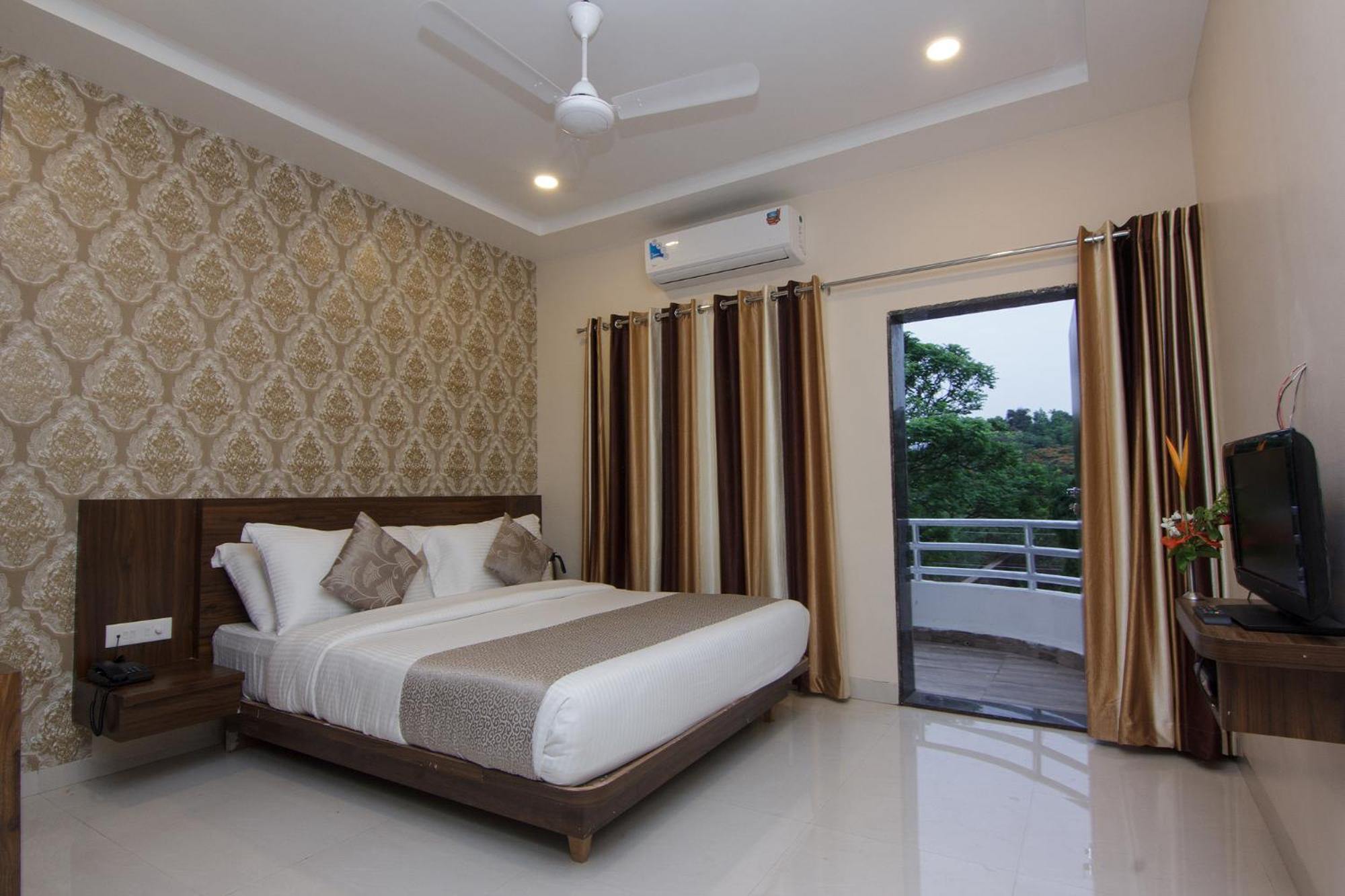 Superior King Room - Photo 1
