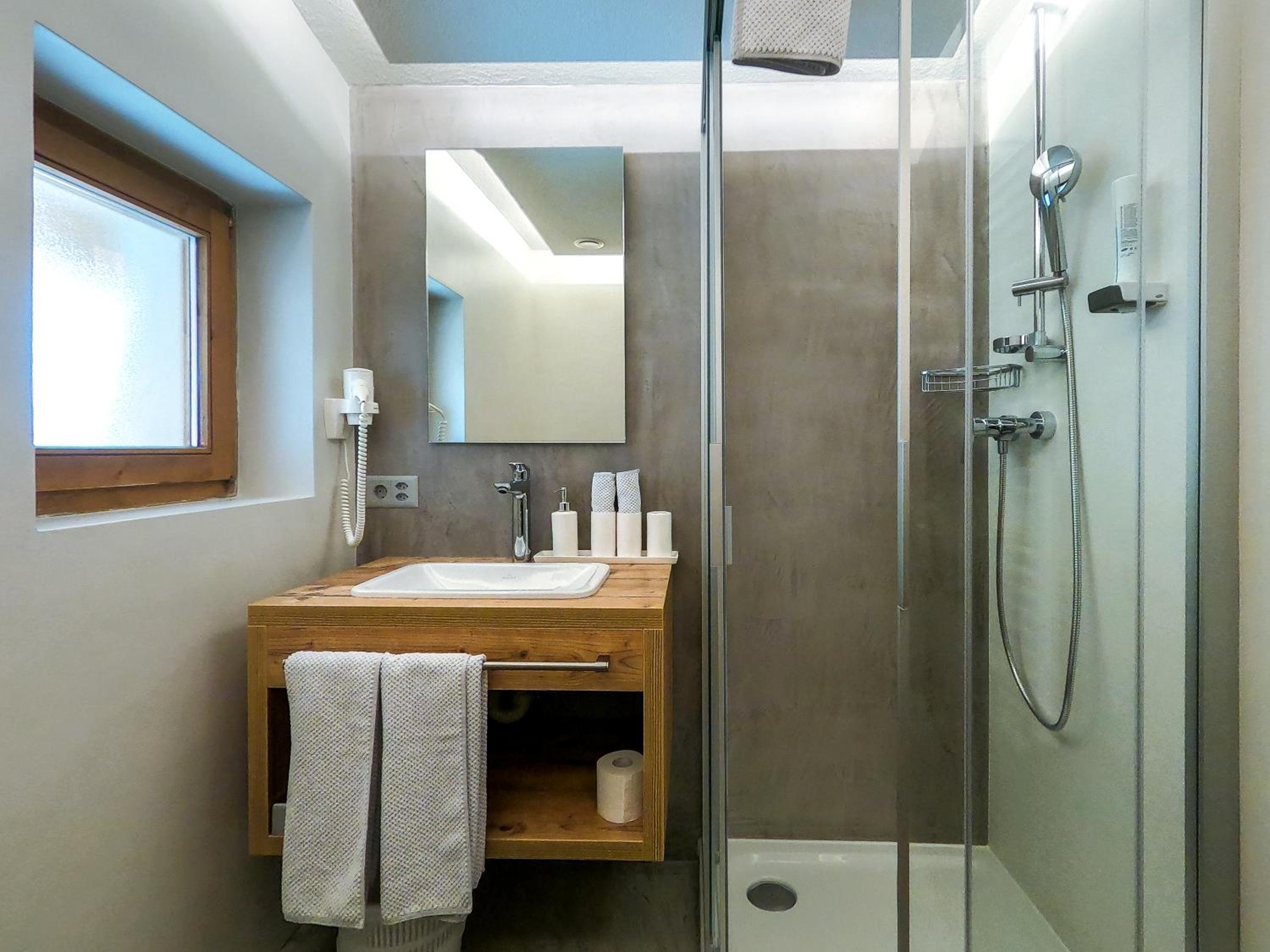 Deluxe Double Room with Balcony photo 1