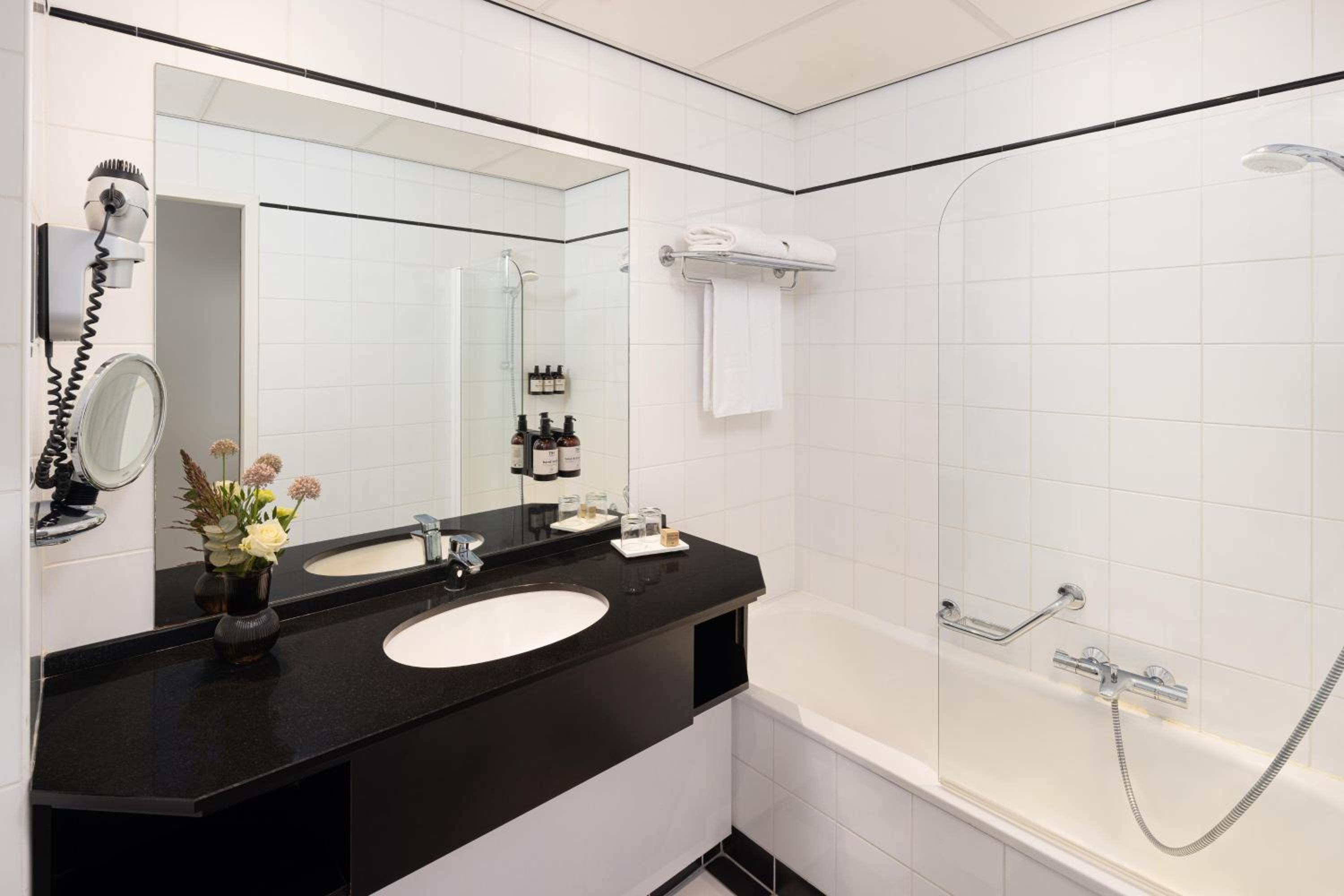 Standard Room with View - Photo 7