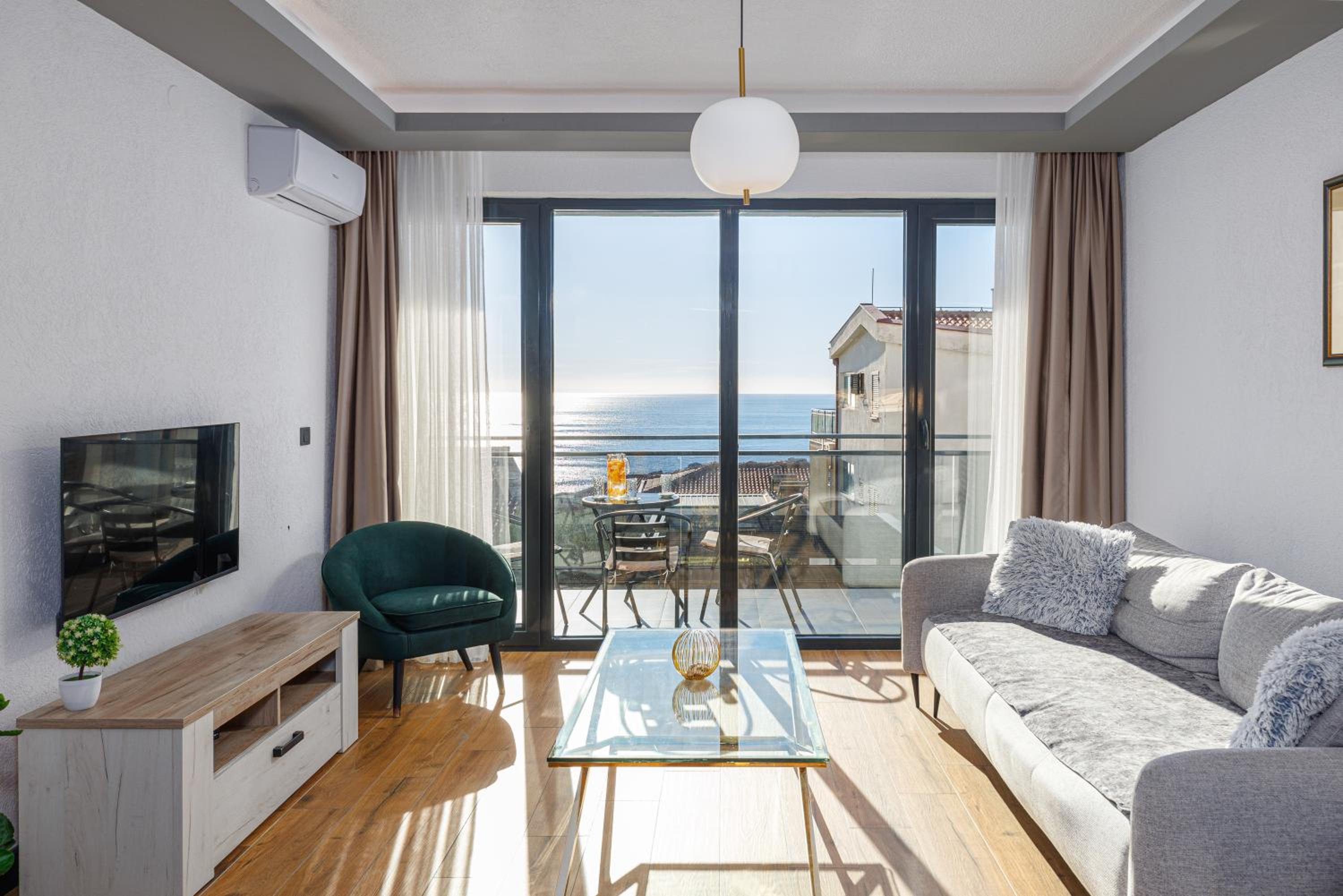 Two-Bedroom Apartment with Terrace and Sea View photo 1