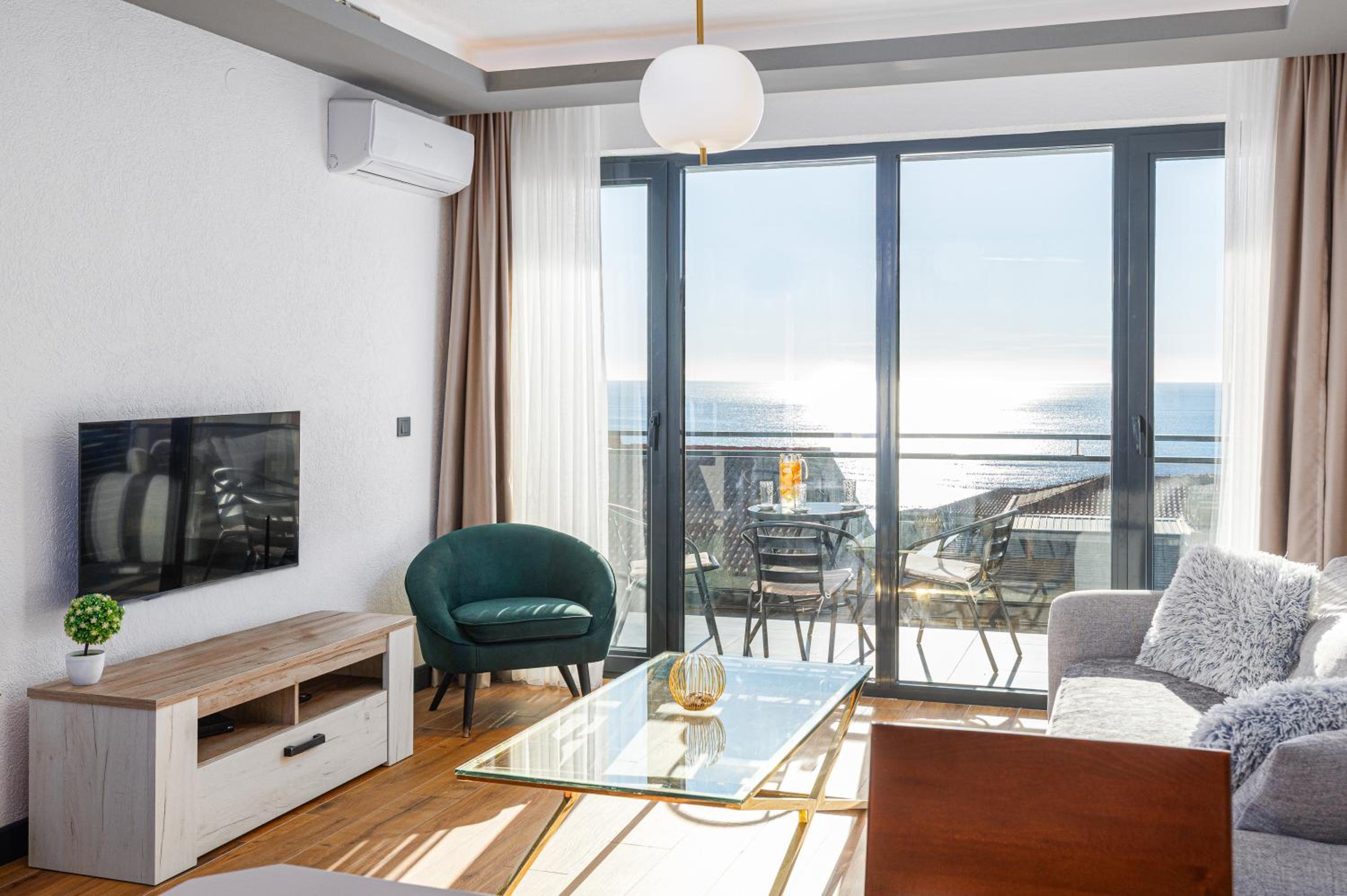 Two-Bedroom Apartment with Terrace and Sea View photo 2