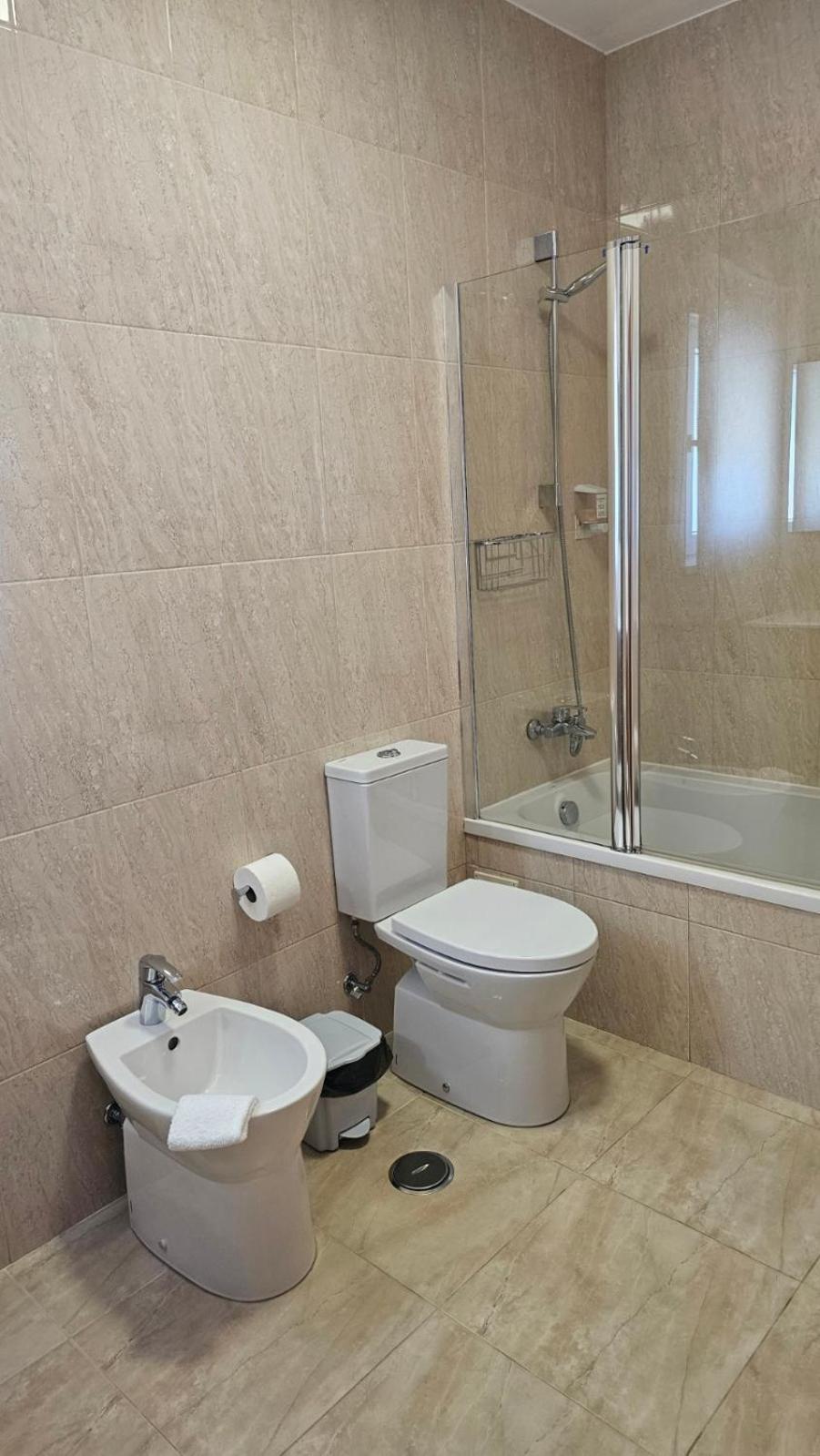 Standard Twin Room photo 2