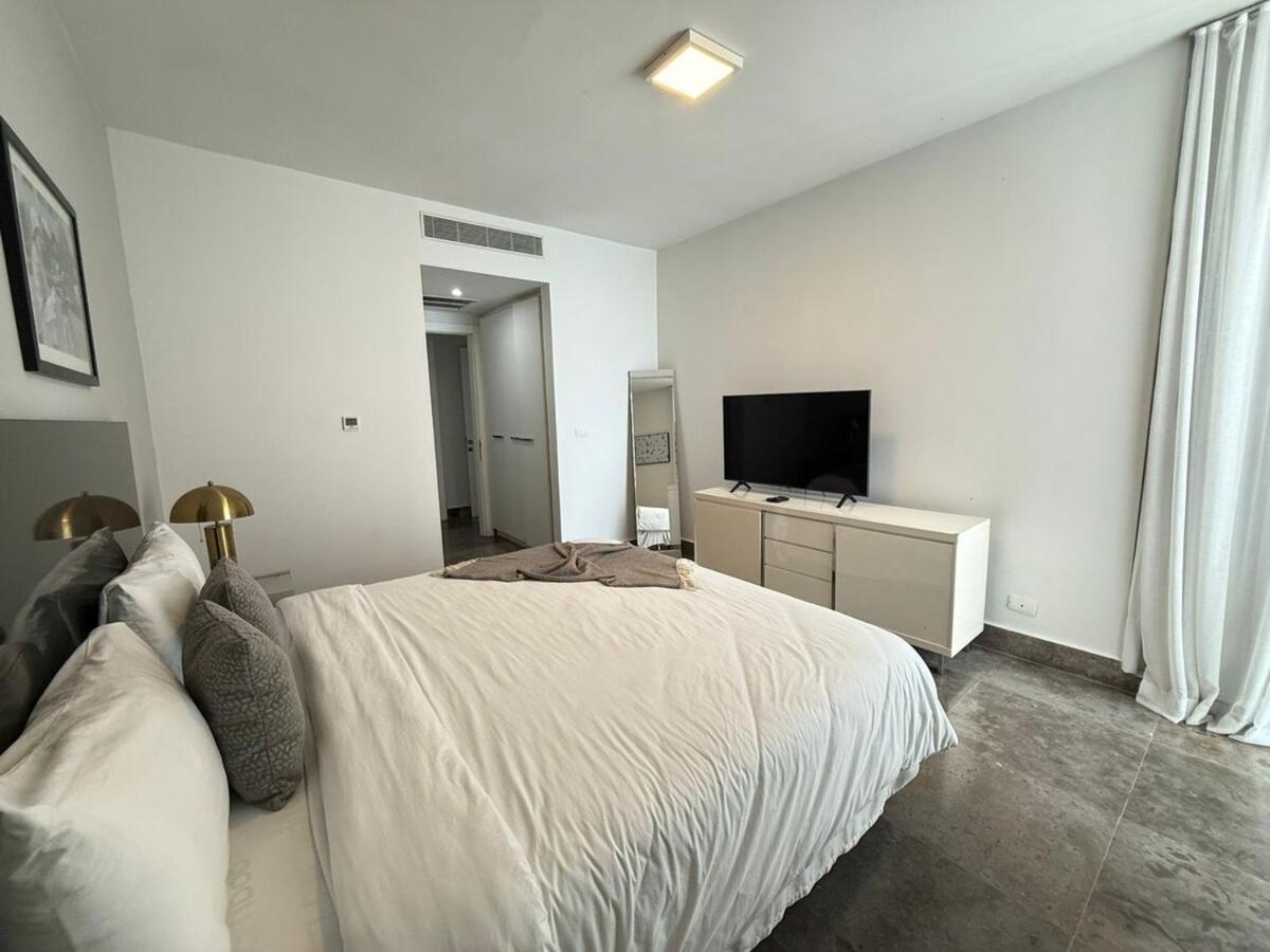 Studio Apartment with Queen Bed photo 2