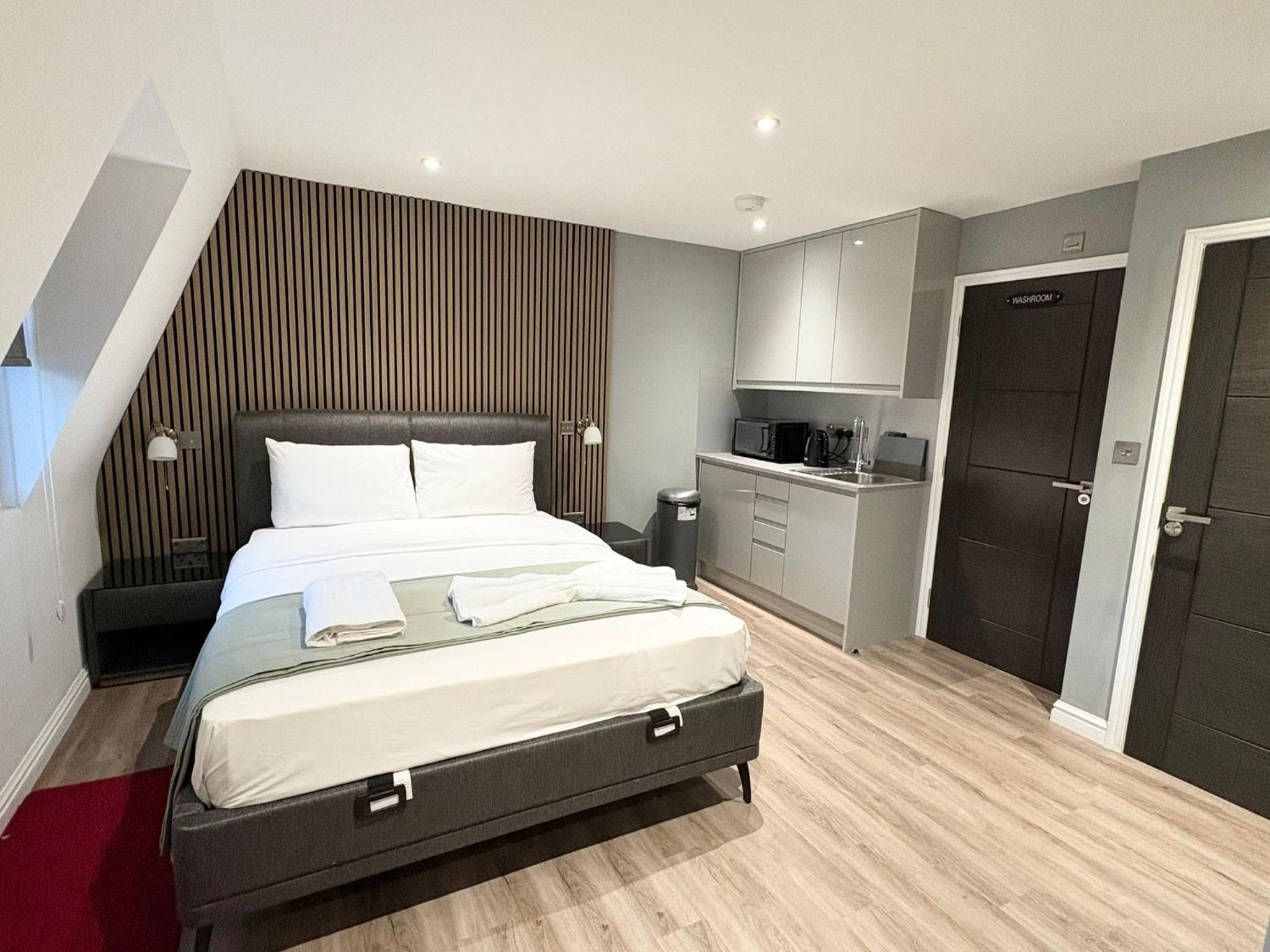 Deluxe Studio