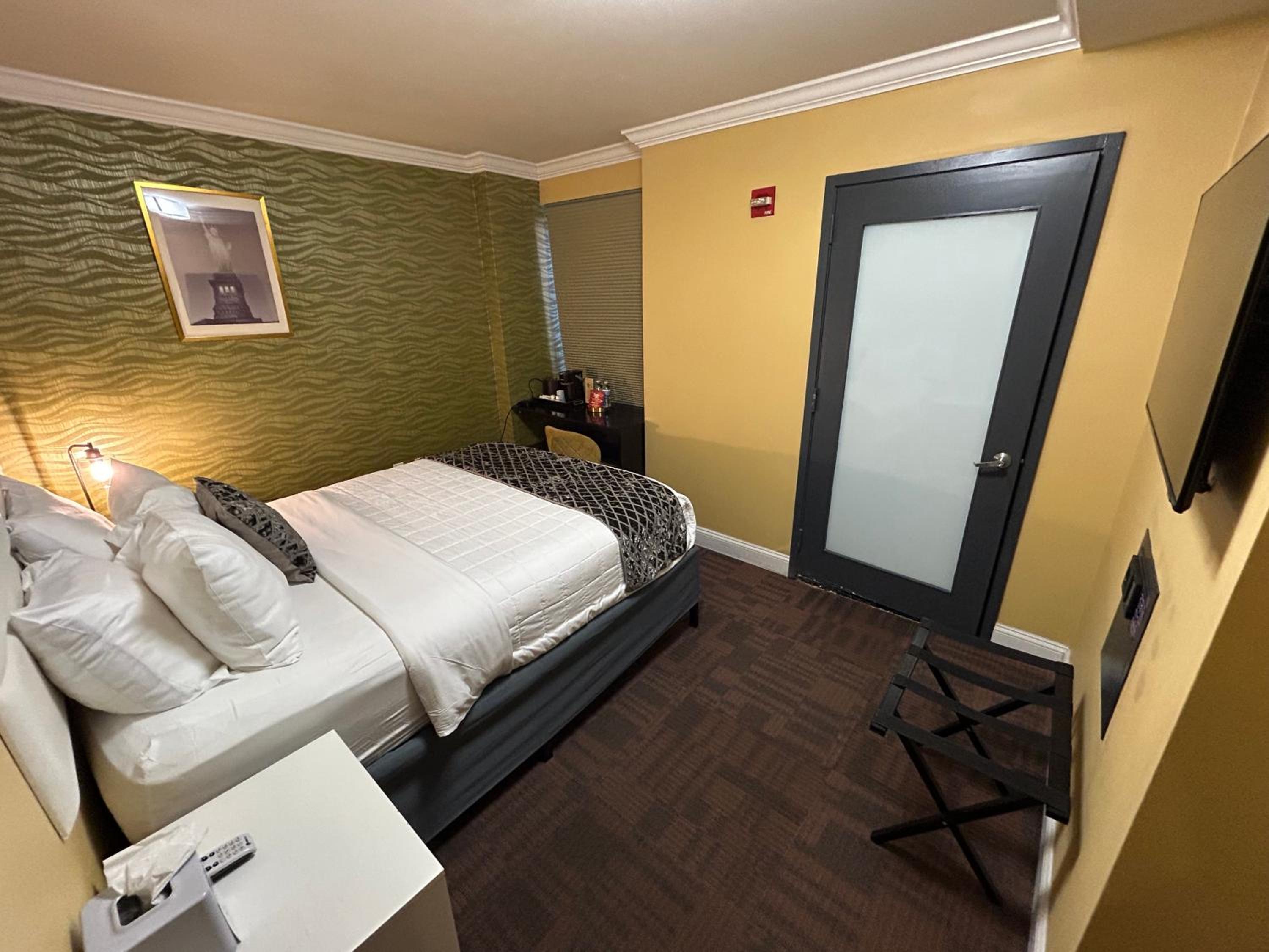 Queen Room - Disability Access