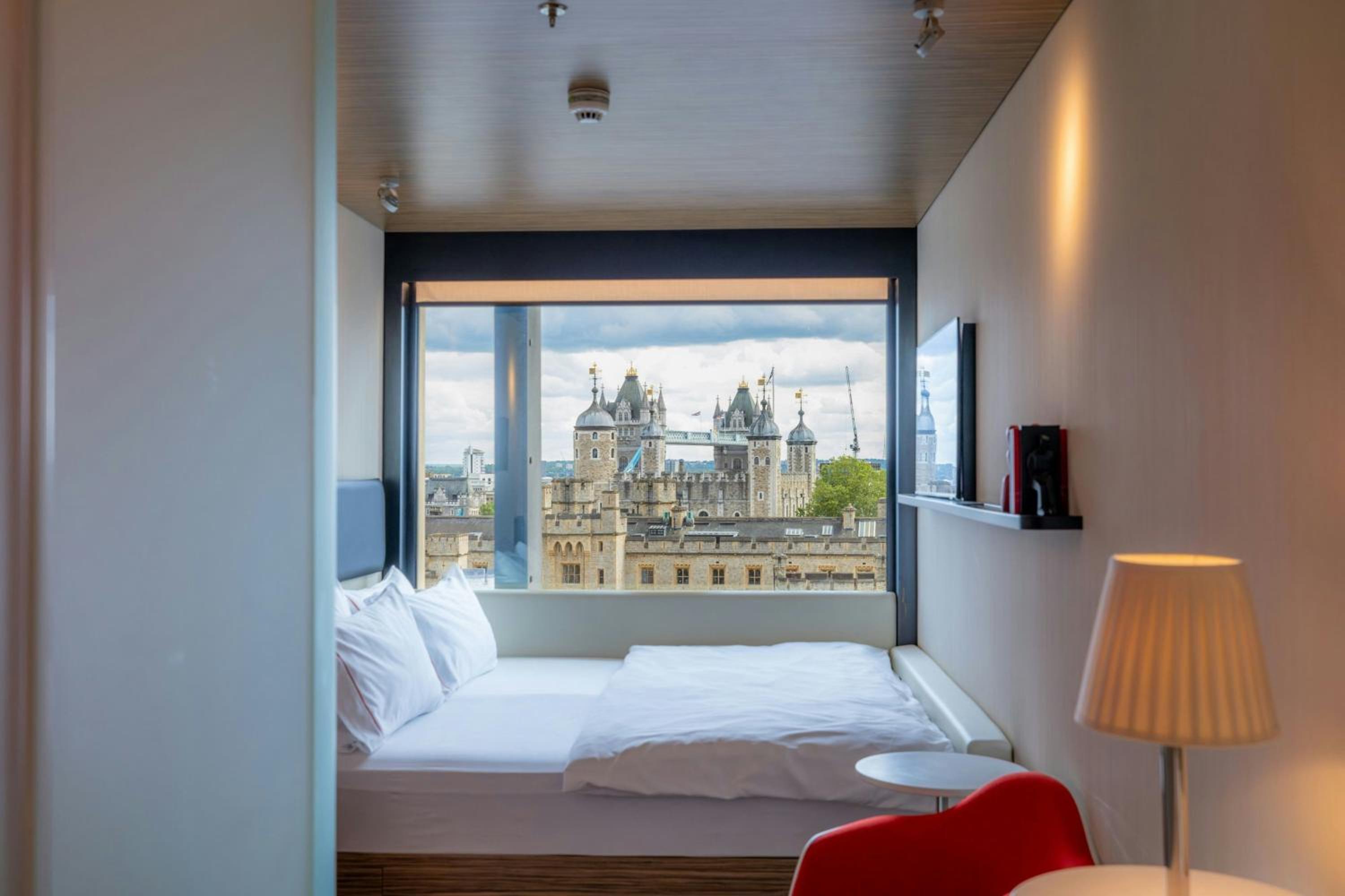 King Room with Tower Bridge View photo 2