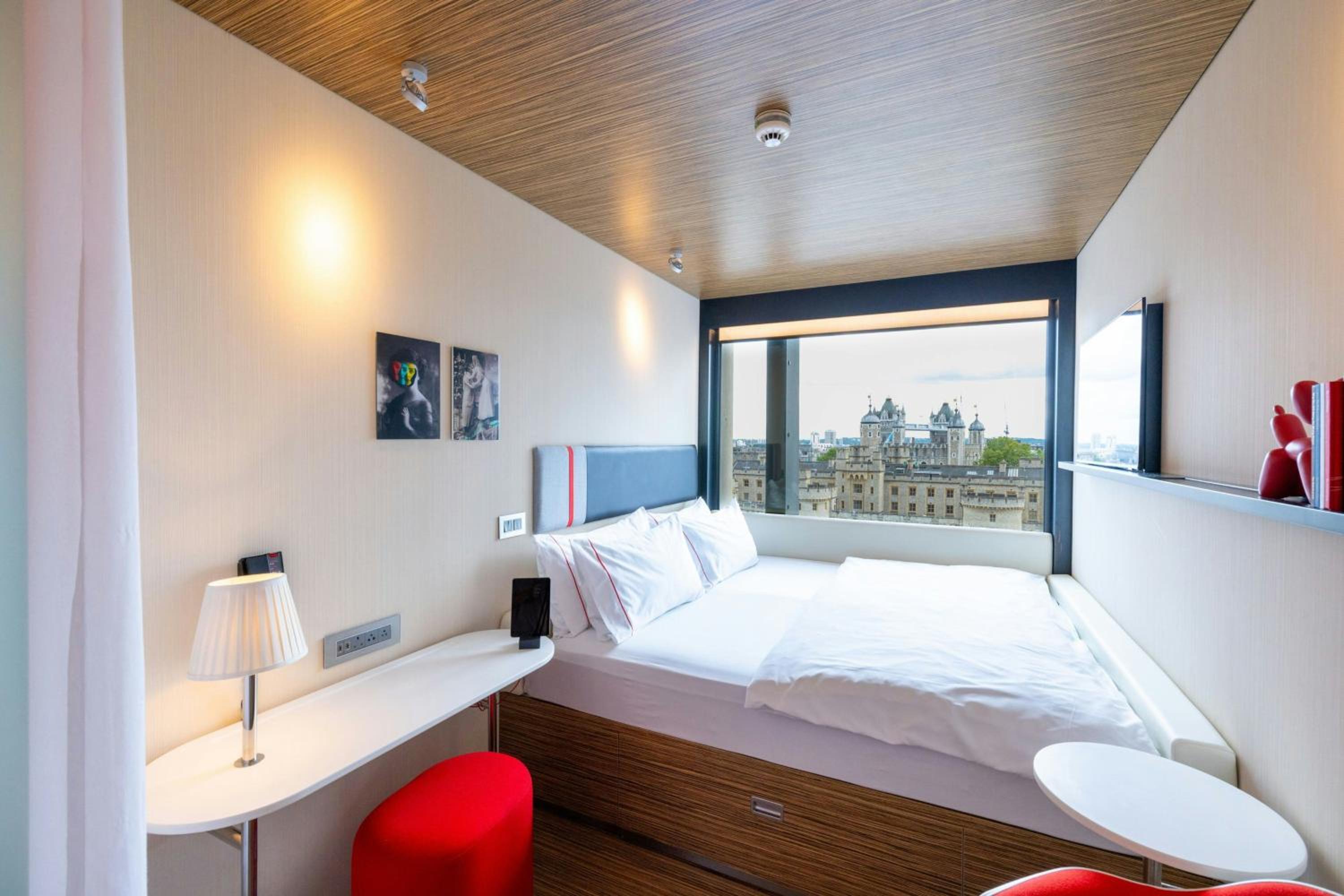 King Room with Tower Bridge View photo 3
