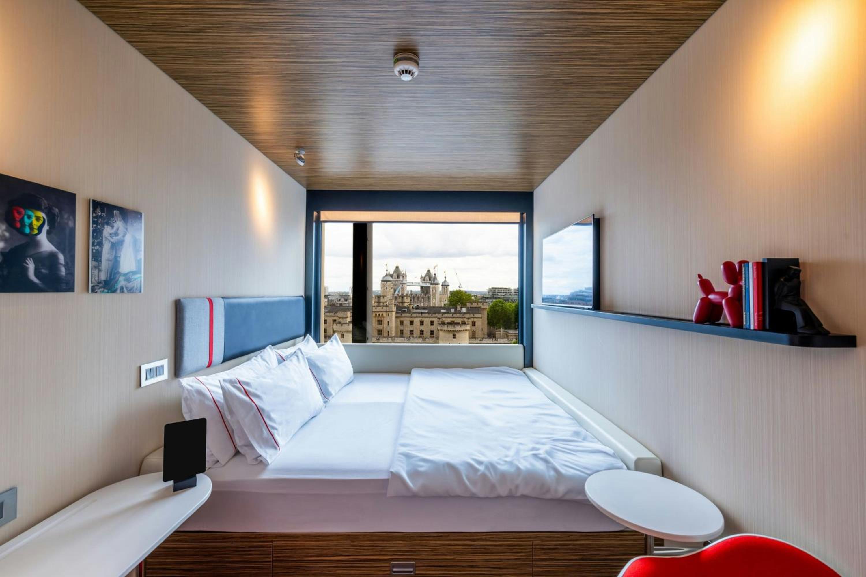 King Room with Tower Bridge View photo 3