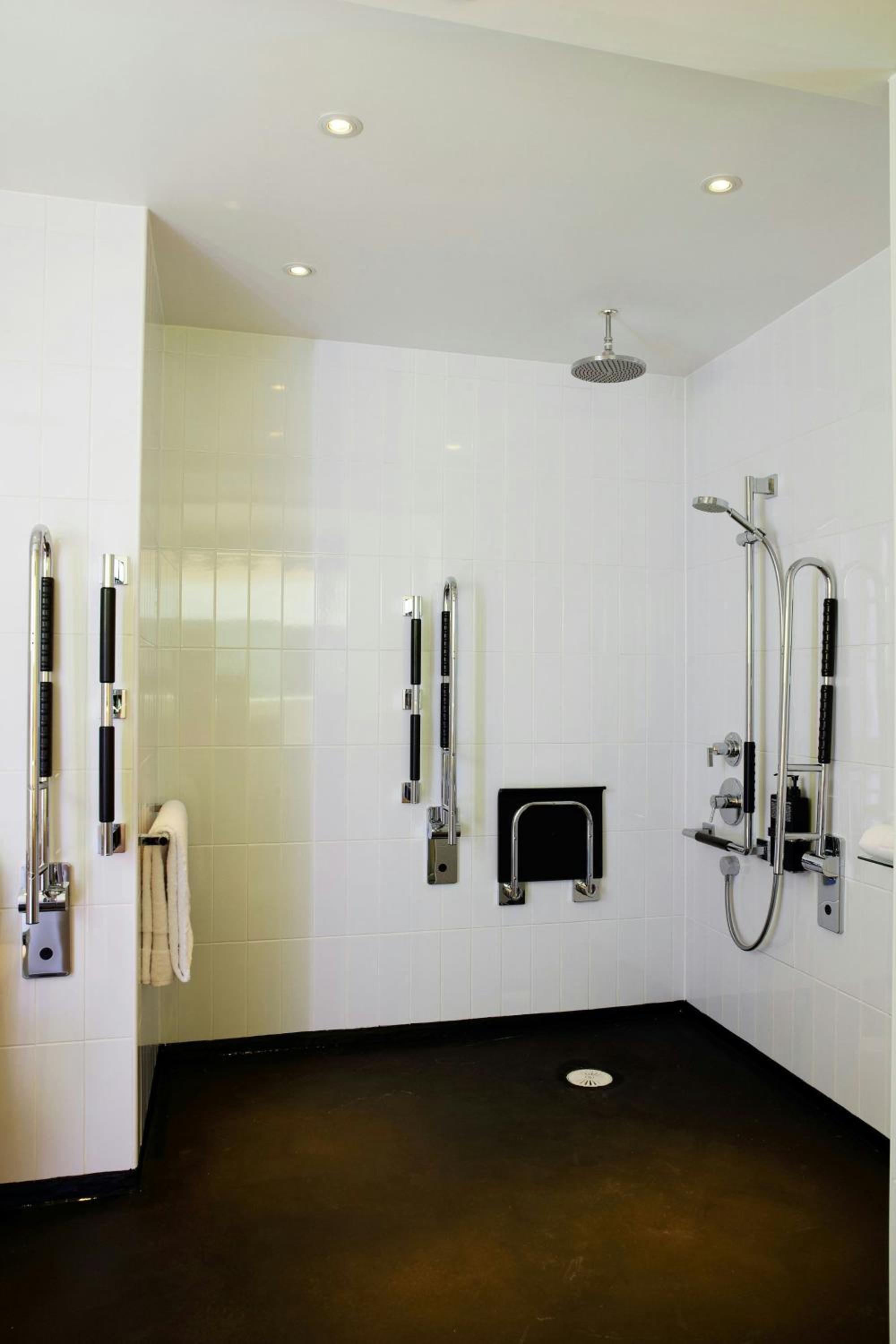 King Room - Accessible photo 2