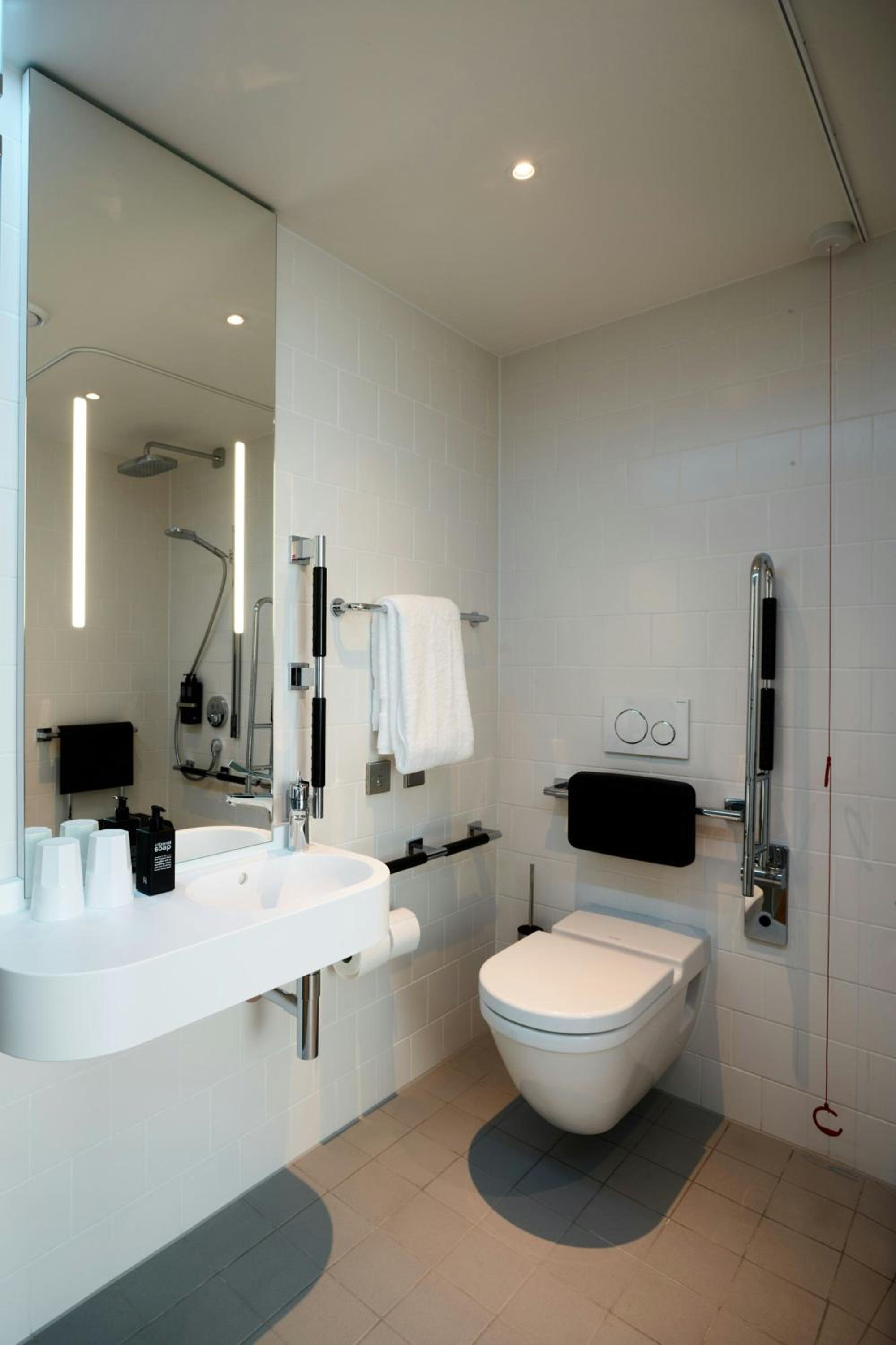 King Room - Accessible photo 3