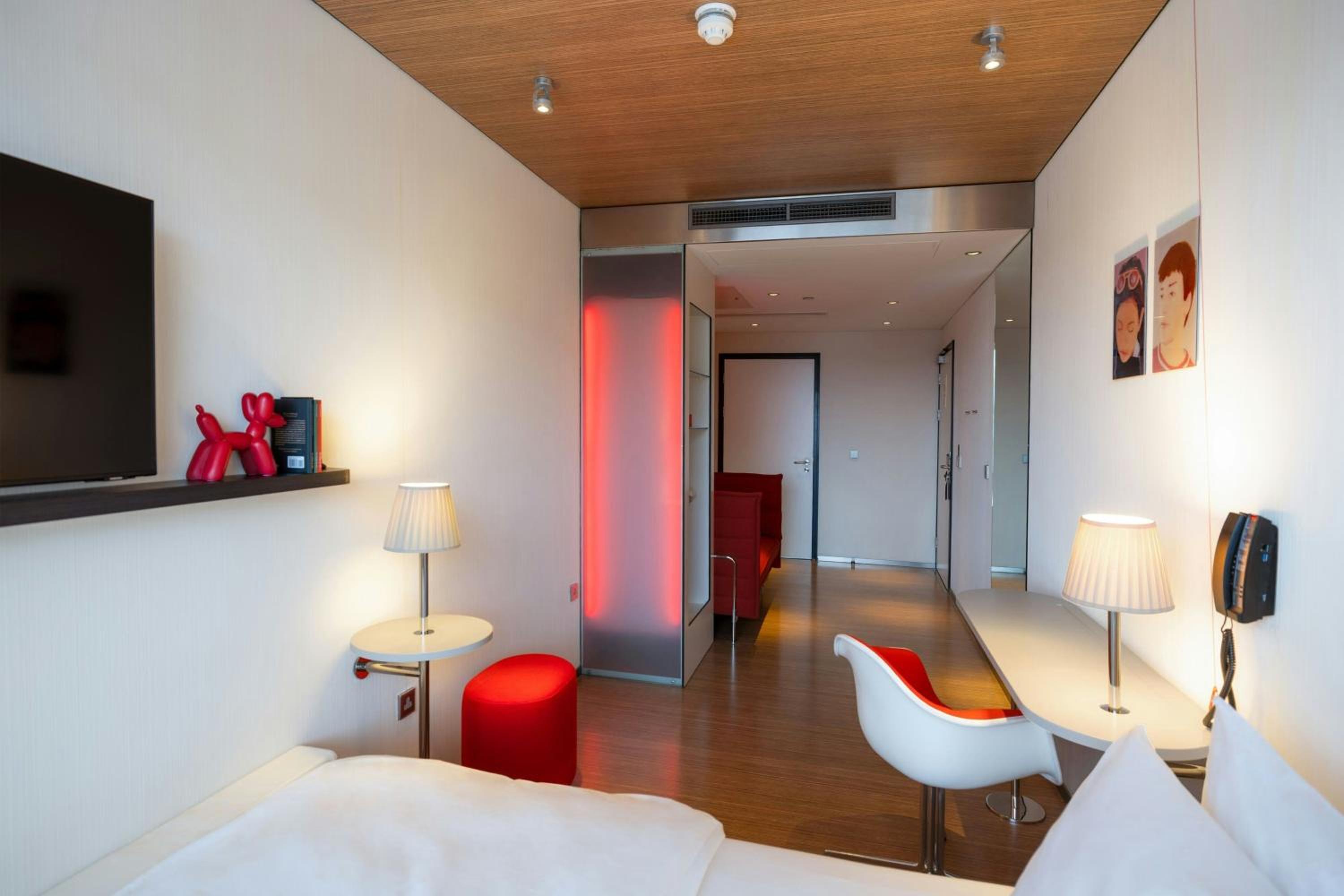 King Room - Accessible - Photo 3