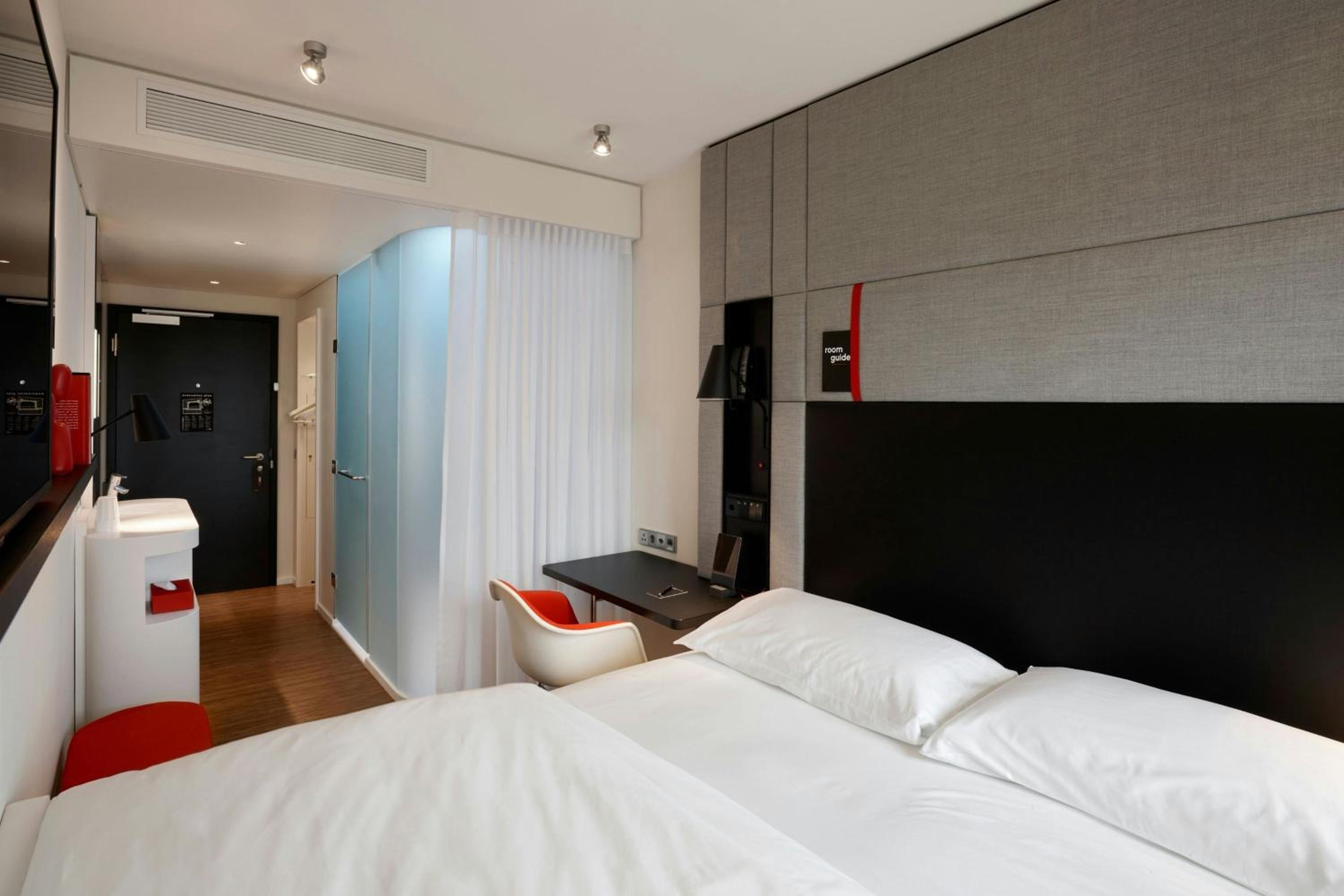 King Room with Premium View - Photo 1